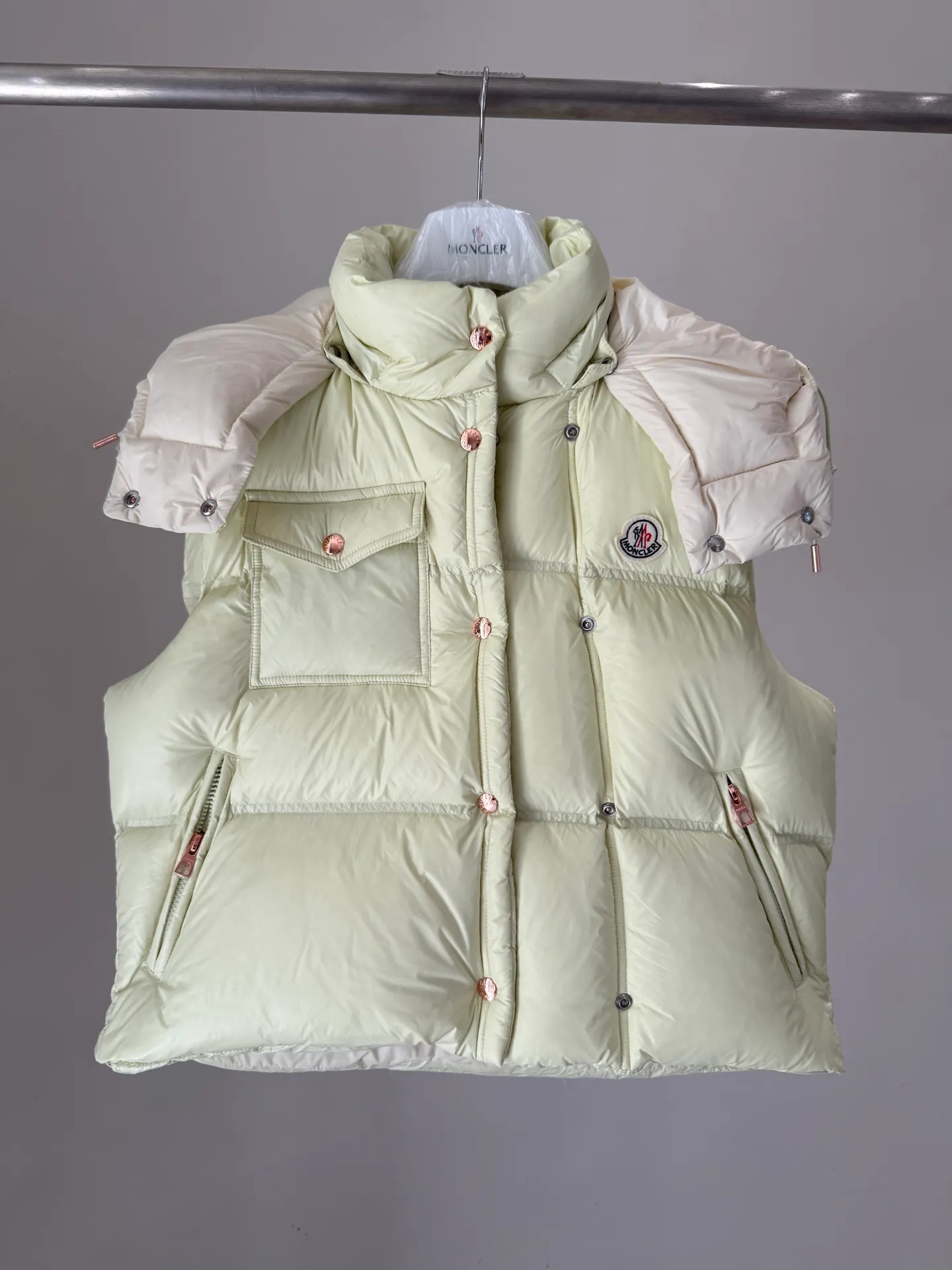 P660 Moncler. 25 double breasted women's vest black beige apple green size 1234