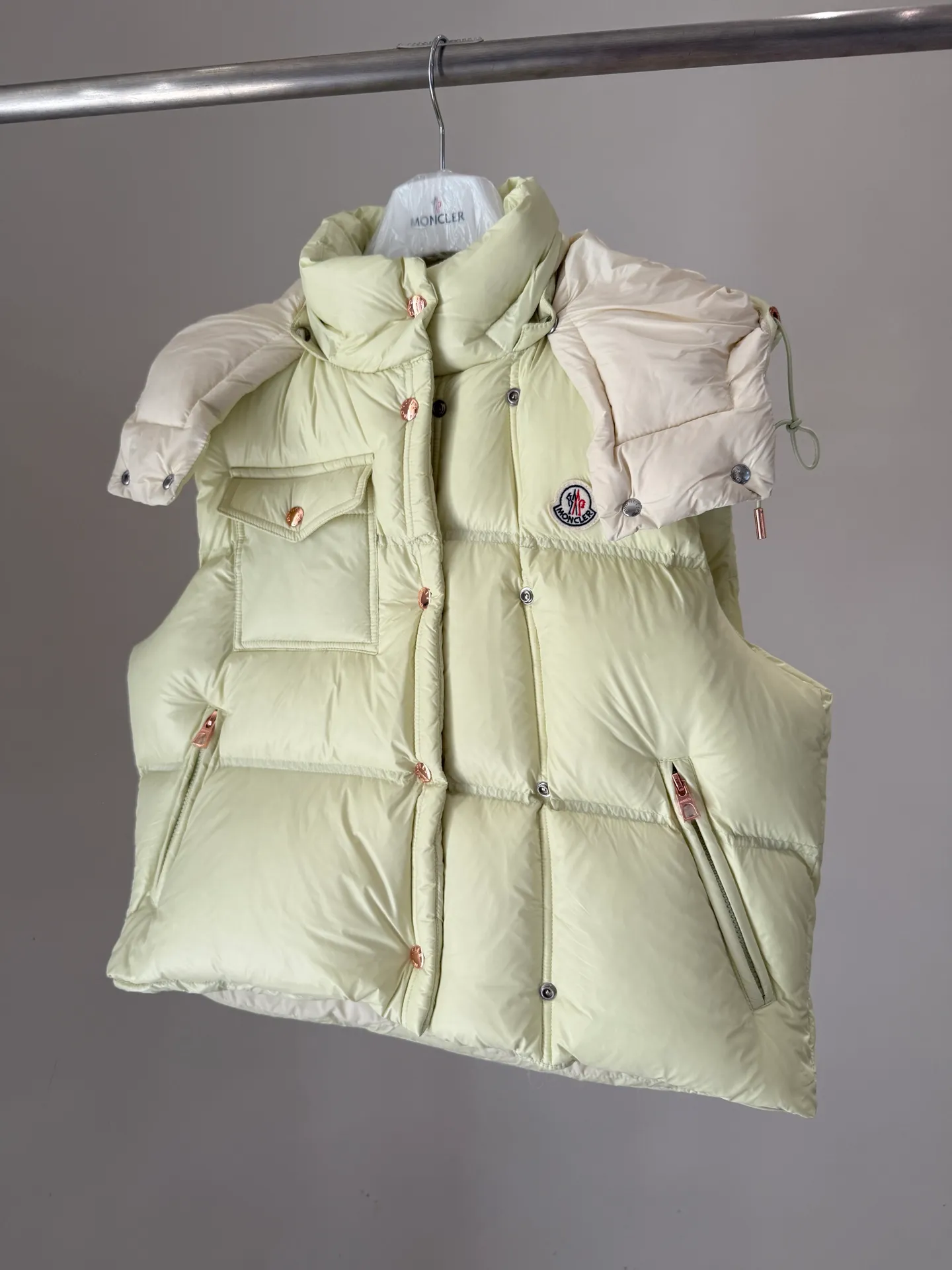 P660 Moncler. 25 double breasted women's vest black beige apple green size 1234