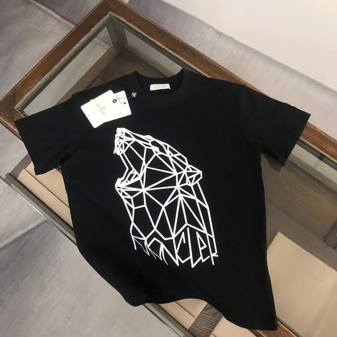 P160 🔥MONCLER The latest short-sleeved T-shirt for couples ~ Features representative brand printing design ~ The fabric upper body is comfortable and breathable, not stiff, slim cut, made of high-end custom-made pure cotton fabric! The upper body is comfortable and stylish, and it can be worn alone as an inner layer. It is a must-have for fashionistas! ! ! Color: black, white, gray Size: S～XL (loose version, please state your height and weight when placing an order)