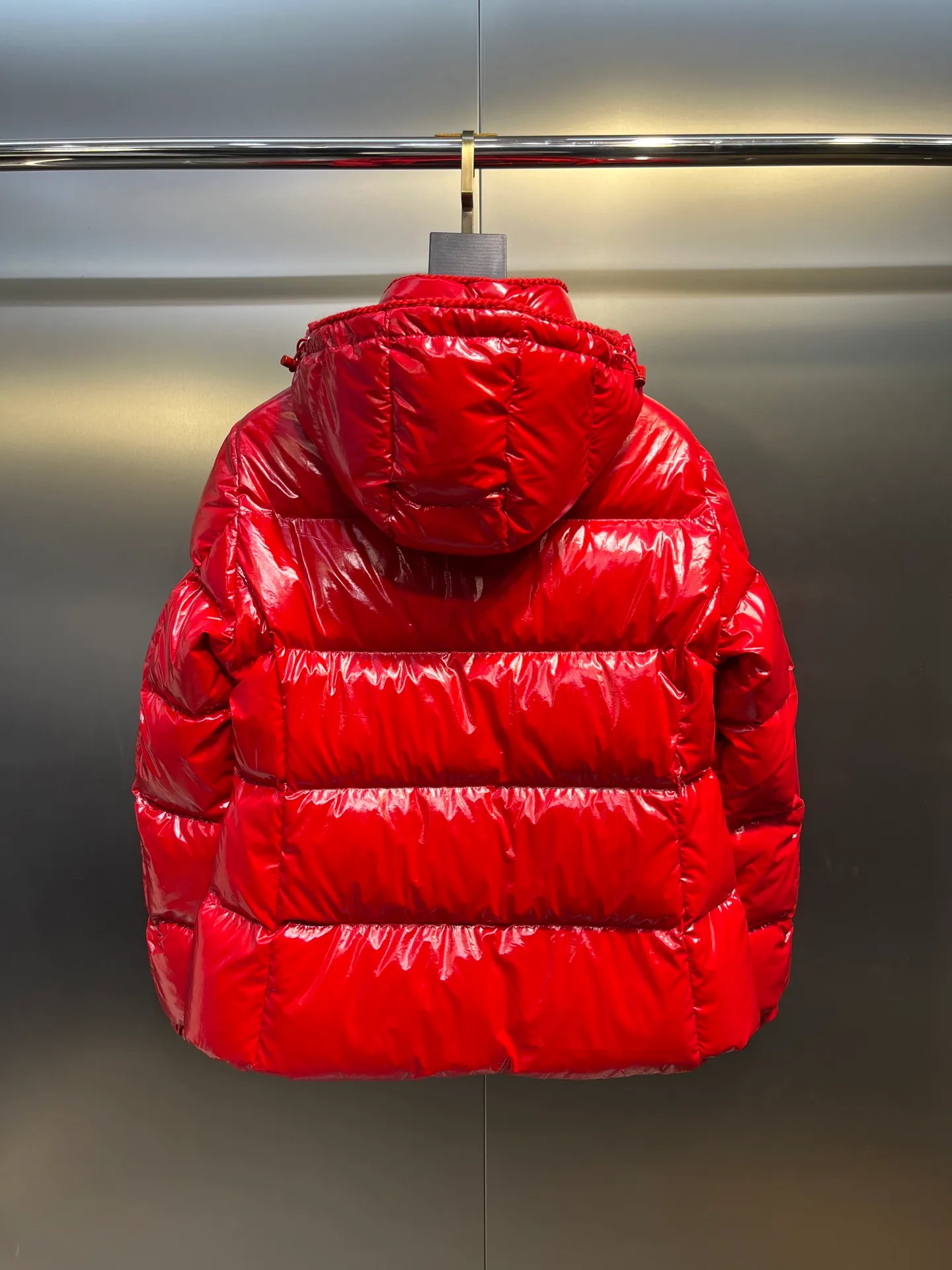 P900 Moncler🌟25 new oil wax leather waist style GLAREIN hooded long-sleeved down jacket for women. Oil wax leather coated new fabric, slim design style, warm and slimming, 90% duck down filling, molded custom hardware. Color: red, white, blue, black Code number: 1234