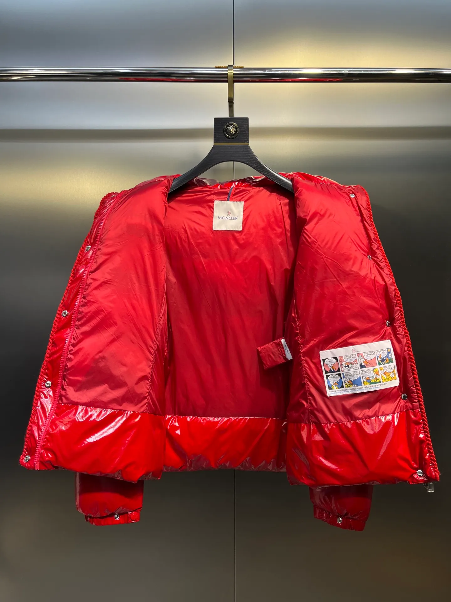 P900 Moncler🌟25 new oil wax leather waist style GLAREIN hooded long-sleeved down jacket for women. Oil wax leather coated new fabric, slim design style, warm and slimming, 90% duck down filling, molded custom hardware. Color: red, white, blue, black Code number: 1234