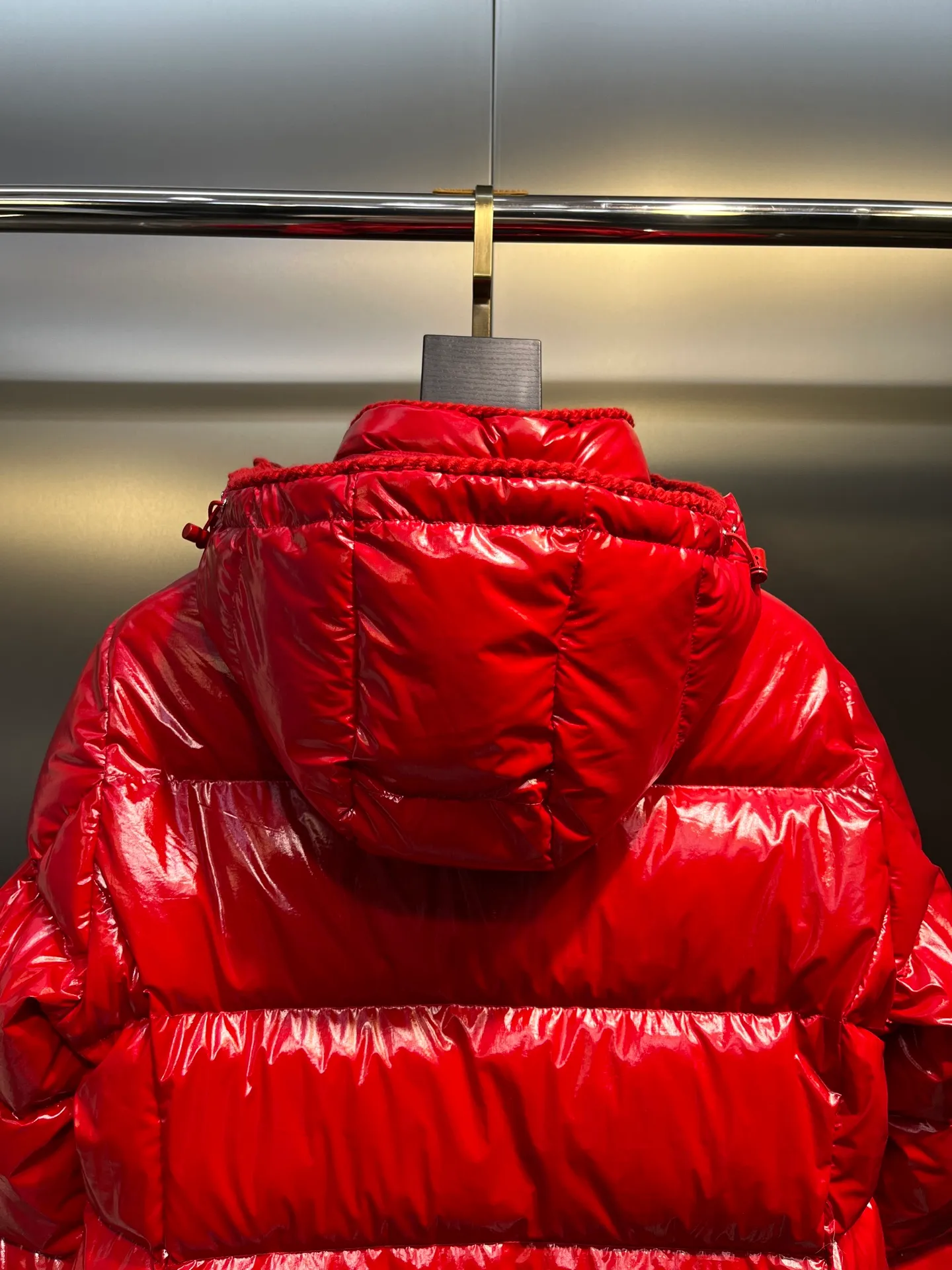 P900 Moncler🌟25 new oil wax leather waist style GLAREIN hooded long-sleeved down jacket for women. Oil wax leather coated new fabric, slim design style, warm and slimming, 90% duck down filling, molded custom hardware. Color: red, white, blue, black Code number: 1234