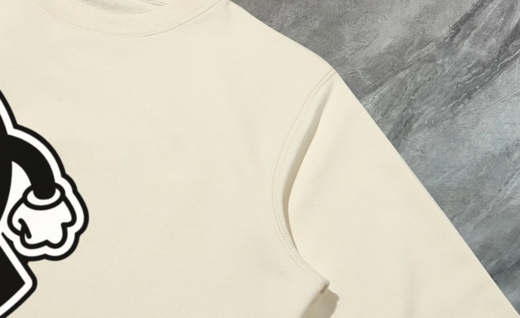 P210 High-version sweatshirt) [Long-term stock] 〖𝐌𝐎𝐍𝐂𝐋𝐄𝐑~Mask〗 Made of 440g heavy-weight fabric. It is different from the market currency. It can be matched with any variety and is properly handsome. 😎The whole dress is made of double waistcoats. The double waistcoats make the whole dress more three-dimensional. Not ordinary factories can do such fine work. 2025 Spring runway version of the T stage, on sale at the counter, round neck terry sweatshirt, high-end double-strand pure cotton, custom-made stretch ribs, dyed in the same vat, complete with three standards, matched with exquisite embroidered LOGO on the chest, simple and advanced, same style for men and women. Color: black, apricot, white, size: S M L XL 2XL