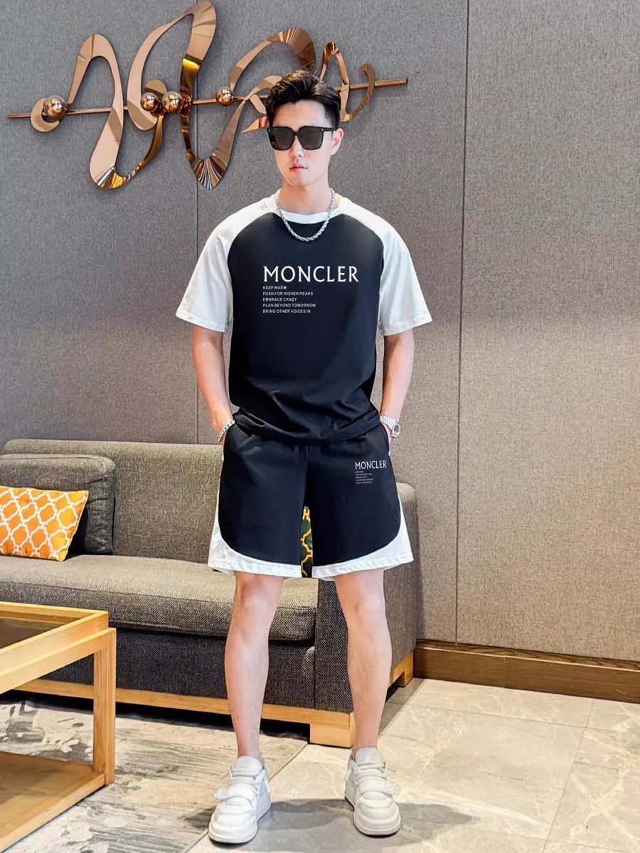 P570 Brand [MONCLER Mouth Covered] 2025 round neck short-sleeved shorts suit. The pure cotton fabric upper body will not be stuffy, the smooth and comfortable skin-friendly effect is more breathable, the fabric has its own texture, classic logo technology, a new interpretation from a unique angle, fashionable and versatile choice! Size: M-3XL (maximum wear: 190 pounds)