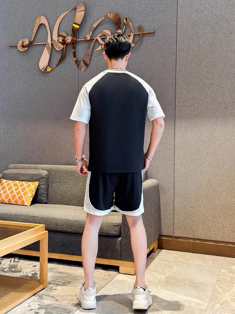 P570 Brand [MONCLER Mouth Covered] 2025 round neck short-sleeved shorts suit. The pure cotton fabric upper body will not be stuffy, the smooth and comfortable skin-friendly effect is more breathable, the fabric has its own texture, classic logo technology, a new interpretation from a unique angle, fashionable and versatile choice! Size: M-3XL (maximum wear: 190 pounds)