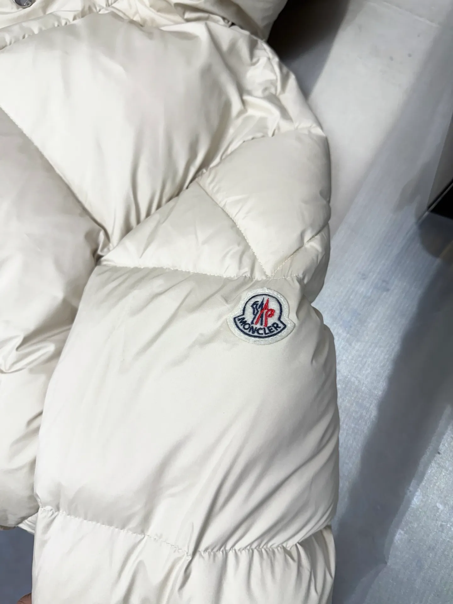 P980 Moncler autumn and winter new down jacket, top version, original customized hardware accessories, fully imported and original customized, full and fluffy, super heavy-duty, excellent fabric workmanship, perfect and super soft color, black, light khaki, size: 12345