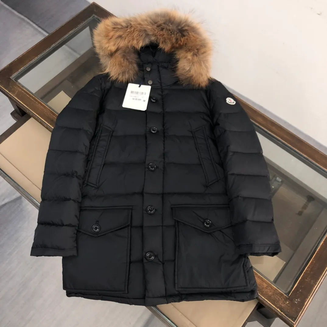 P1160 Moncler Classic Men's Men's Mid-Length Down Jacket, 90 down filling, raccoon fur collar, soft and textured fabric 👏 Continuous hot sale, the upper body is lighter and more comfortable. Size: 1 2 3 4 5