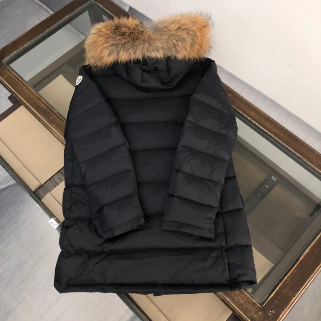 P1160 Moncler Classic Men's Men's Mid-Length Down Jacket, 90 down filling, raccoon fur collar, soft and textured fabric 👏 Continuous hot sale, the upper body is lighter and more comfortable. Size: 1 2 3 4 5
