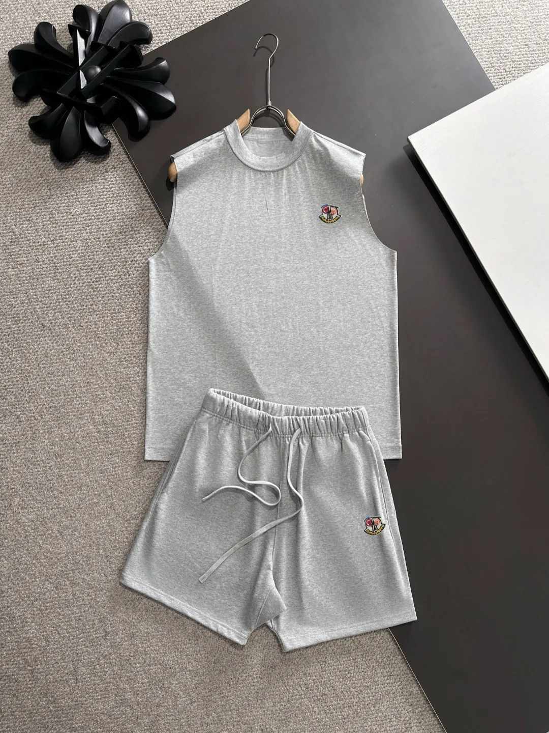 Next day shipping P460 MONCLER/Mongolian high quality 2025 spring and summer new casual heavy industry suit exclusively developed by yb! High quality production! Imported custom-made fabrics for foreign orders, with high breathability and comfort, impeccable details, brand element design concept, delicate and soft feel! It presents a casual cut and the upper body shape is great! On sale simultaneously on the official website! From a high-end men's positioning brand, the low-key luxury taste is irresistible! Exquisite workmanship and impeccable quality! The overall style is simple, fashionable and timeless, fully meeting the requirements of stylish and tasteful dressing! Size: S-XXL