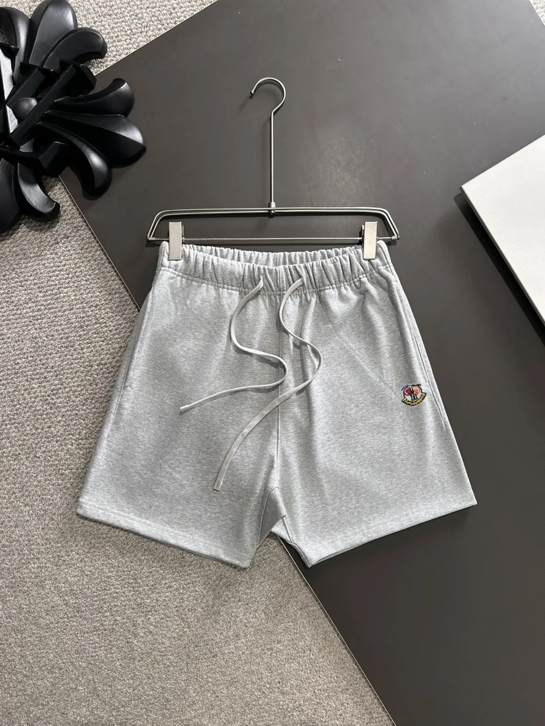 Next day shipping P460 MONCLER/Mongolian high quality 2025 spring and summer new casual heavy industry suit exclusively developed by yb! High quality production! Imported custom-made fabrics for foreign orders, with high breathability and comfort, impeccable details, brand element design concept, delicate and soft feel! It presents a casual cut and the upper body shape is great! On sale simultaneously on the official website! From a high-end men's positioning brand, the low-key luxury taste is irresistible! Exquisite workmanship and impeccable quality! The overall style is simple, fashionable and timeless, fully meeting the requirements of stylish and tasteful dressing! Size: S-XXL