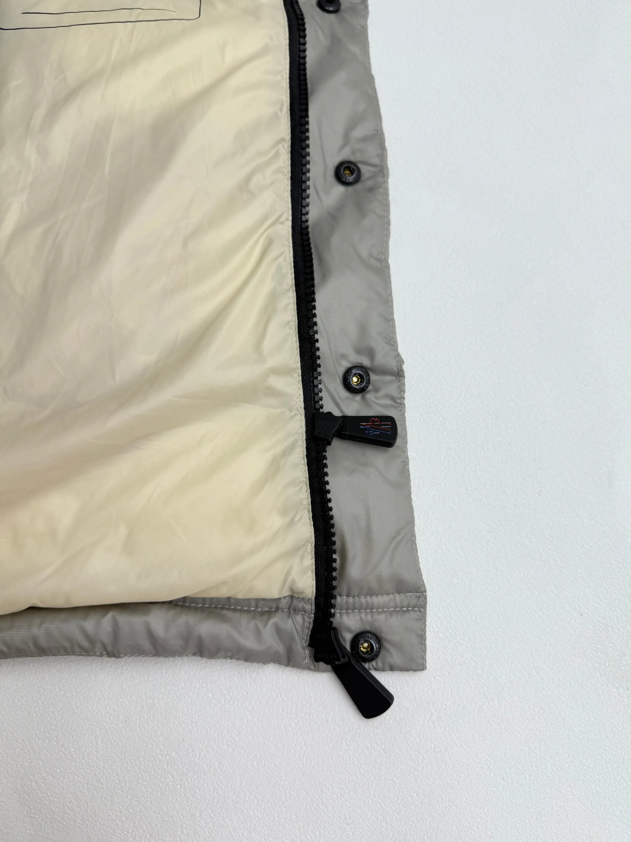 P730 Moncler Mouth Grenoble Nantu Series Down Vest 1/2/3/4