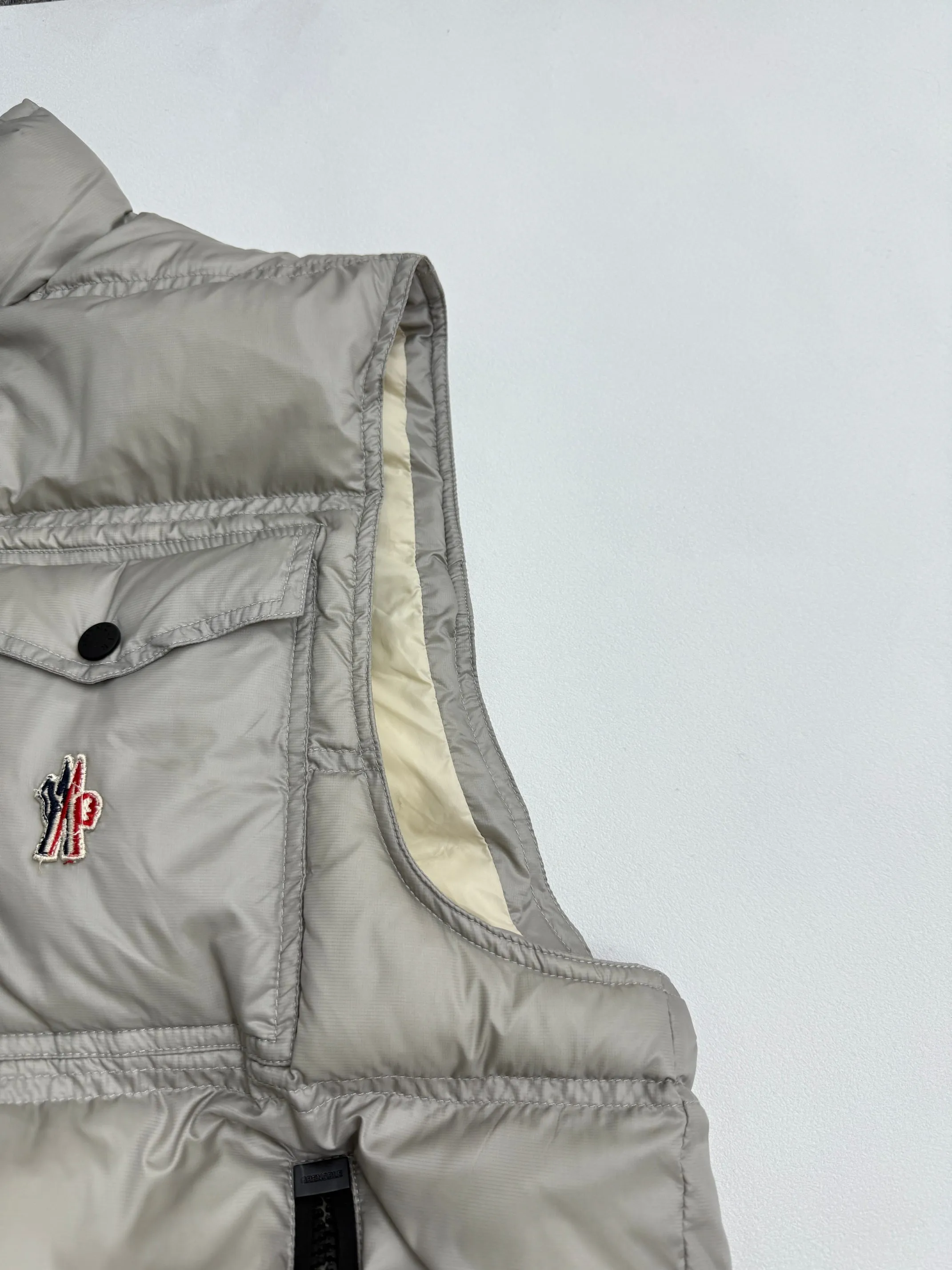 P730 Moncler Mouth Grenoble Nantu Series Down Vest 1/2/3/4