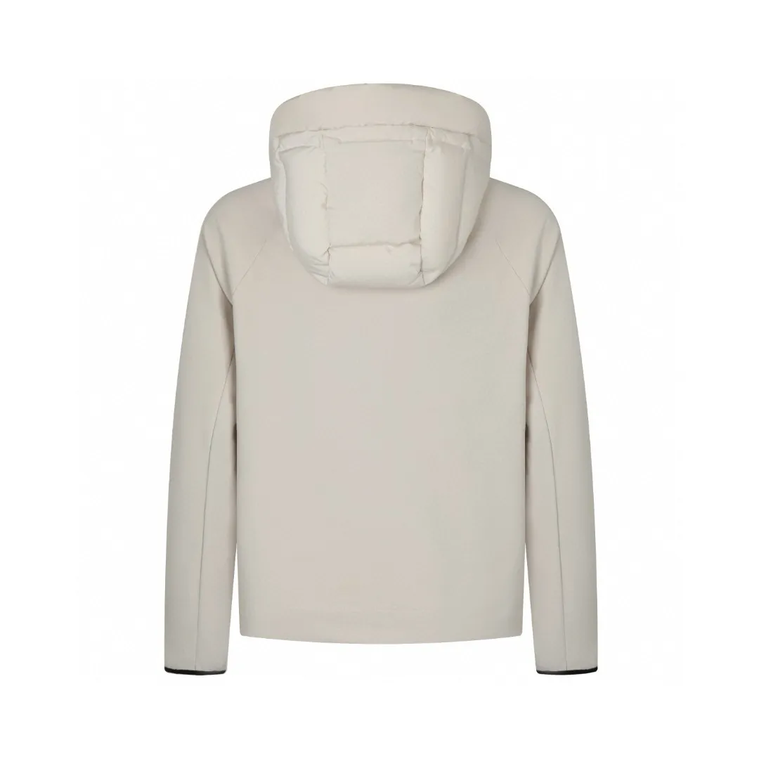 P730 [Exclusive supply] Moncler x RICK OWENS joint down jacket (white) The fabric is woven from fine long-staple cotton single yarn. Avoid static electricity and dust absorption due to friction. Through special additives or processes, fibers are less likely to get tangled into hair balls. Go for finer sanding and get an extremely fine touch like a peach finish. At the same time, it is famous for its high-quality white goose down filling, which has excellent thermal insulation effect. The main pattern uses a combination of imported environmentally friendly glue technology and three-dimensional flocking to outline sharp lines with fine glue, and the edges present a matte matte texture. Micro-three-dimensional flocking technology is used for the letters. Rick Owens' signature three-dimensional quilting technology combines laser cutting and hand-quilting to completely revolutionize the bulky feel of traditional down jackets. The slim silhouette combines sports functionality with the neat lines of high fashion. Customized two-way YKK zippers, reflective strips on the brim, hidden snow skirt design, and even the cuff ribs are 3D woven, taking into account outdoor protection and a comfortable fit for daily wear. Size:S-M-L-XL