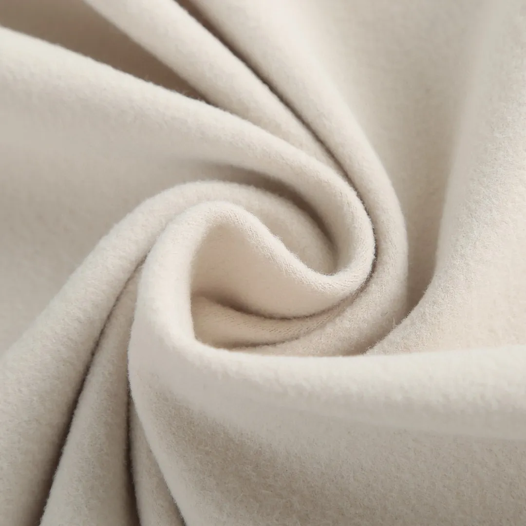 P730 [Exclusive supply] Moncler x RICK OWENS joint down jacket (white) The fabric is woven from fine long-staple cotton single yarn. Avoid static electricity and dust absorption due to friction. Through special additives or processes, fibers are less likely to get tangled into hair balls. Go for finer sanding and get an extremely fine touch like a peach finish. At the same time, it is famous for its high-quality white goose down filling, which has excellent thermal insulation effect. The main pattern uses a combination of imported environmentally friendly glue technology and three-dimensional flocking to outline sharp lines with fine glue, and the edges present a matte matte texture. Micro-three-dimensional flocking technology is used for the letters. Rick Owens' signature three-dimensional quilting technology combines laser cutting and hand-quilting to completely revolutionize the bulky feel of traditional down jackets. The slim silhouette combines sports functionality with the neat lines of high fashion. Customized two-way YKK zippers, reflective strips on the brim, hidden snow skirt design, and even the cuff ribs are 3D woven, taking into account outdoor protection and a comfortable fit for daily wear. Size:S-M-L-XL