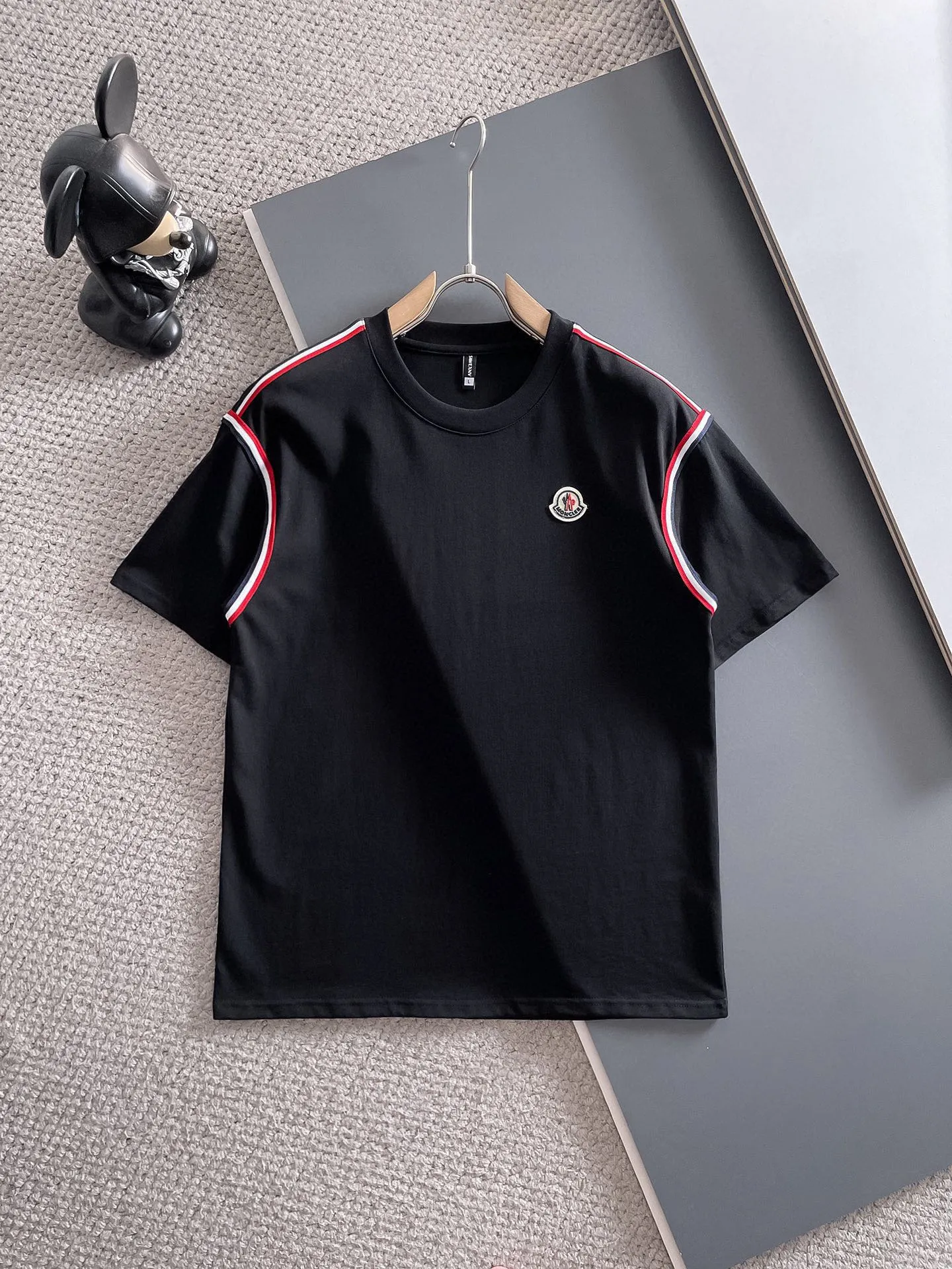 P570 Brand [MONCLER Mouth Covered] 2025 round neck short-sleeved shorts suit. The pure cotton fabric upper body will not be stuffy, the smooth and comfortable skin-friendly effect is more breathable, the fabric has its own texture, classic logo technology, a new interpretation from a unique angle, fashionable and versatile choice! Size: M-3XL (maximum wear: 190 pounds)