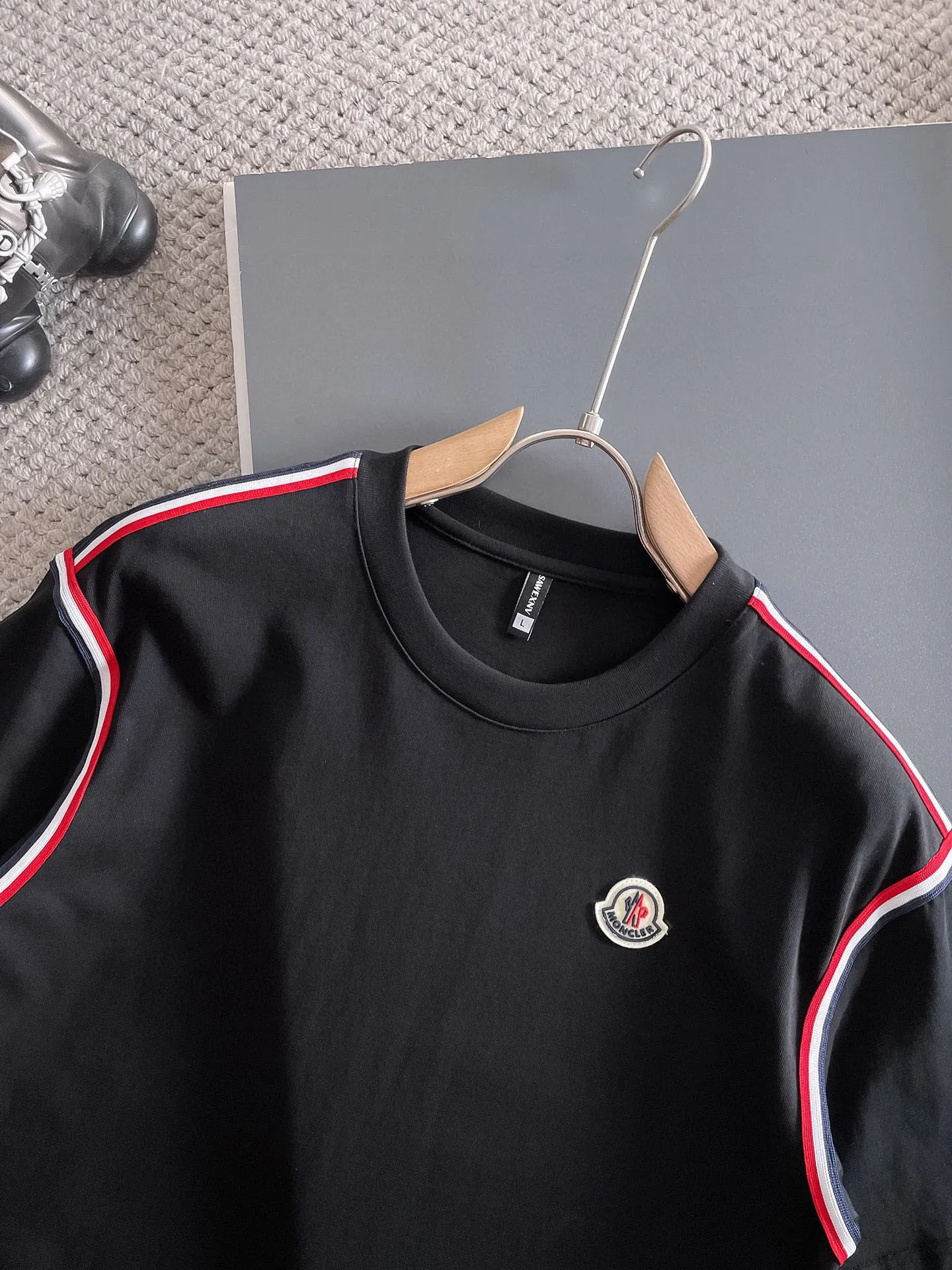 P570 Brand [MONCLER Mouth Covered] 2025 round neck short-sleeved shorts suit. The pure cotton fabric upper body will not be stuffy, the smooth and comfortable skin-friendly effect is more breathable, the fabric has its own texture, classic logo technology, a new interpretation from a unique angle, fashionable and versatile choice! Size: M-3XL (maximum wear: 190 pounds)