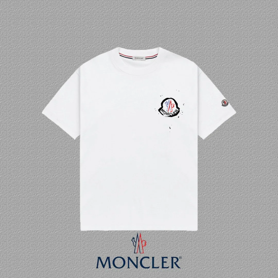P140 🔥 [MONCLER] 2025FW short-sleeved T-shirt with badge + LOGO, high-end 26s double yarn 300g fabric, heavy fabric, custom stretcher rib, same vat and dye, complete three standards, same style for men and women, color: black, white, size: S M L XL 2XL