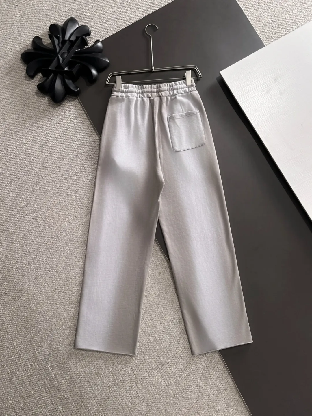 Next day shipment P360 MONCLER/Mongoose Exclusive first release of 25ss autumn and winter new high-quality trousers Compare real-life details at will A perfect choice for autumn and winter. A must-have item. Loose fit. Please refer to the size chart when placing an order: S to XL (or state your height and weight when placing an order)