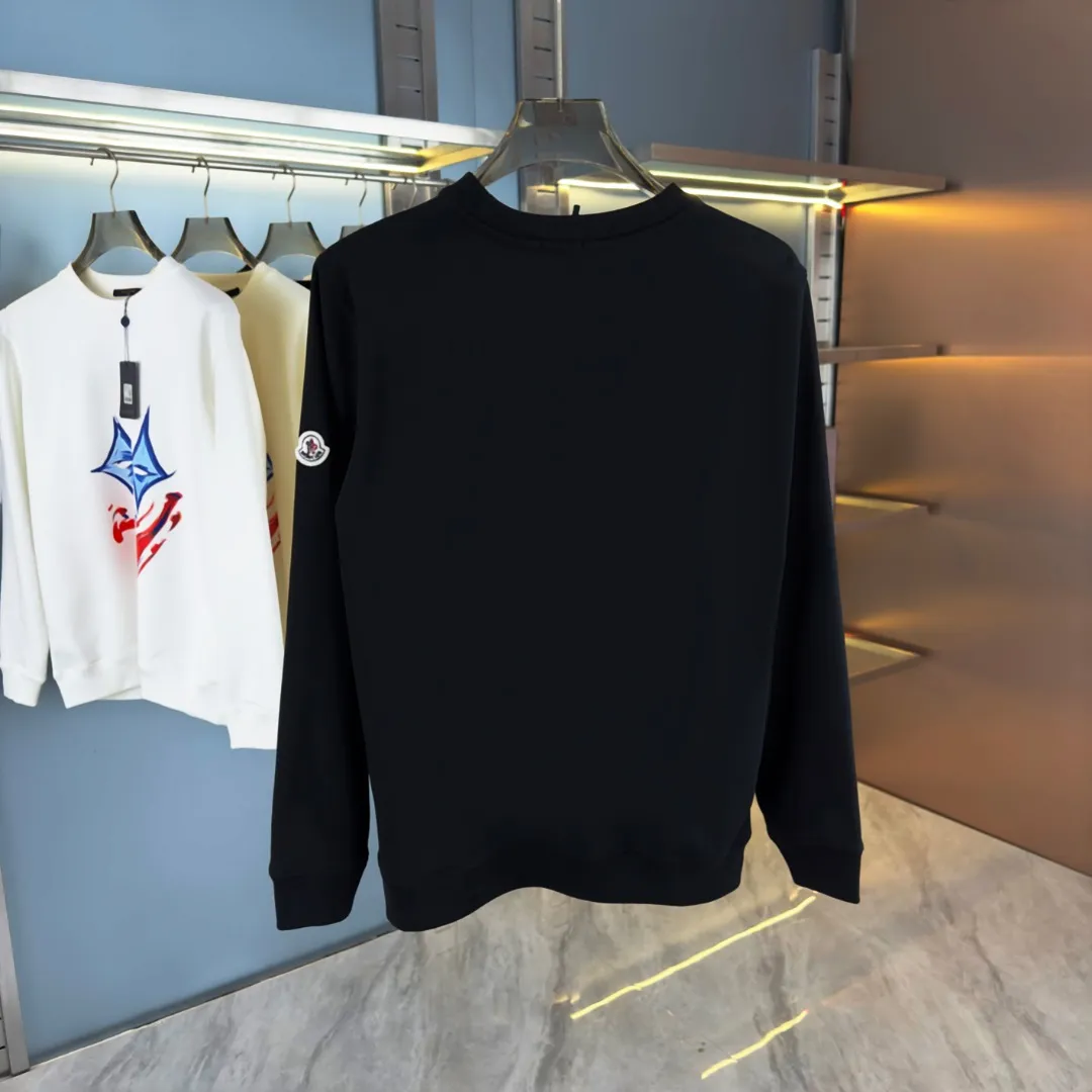 P210 High-version sweatshirt) [Long-term stock] 〖𝐌𝐎𝐍𝐂𝐋𝐄𝐑~Mask〗 Made of 440g heavy-weight fabric. It is different from the market currency. It can be matched with any variety and is properly handsome. 😎The whole dress is made of double waistcoats. The double waistcoats make the whole dress more three-dimensional. Not ordinary factories can do such fine work. 2025 Spring runway version of the T stage, on sale at the counter, round neck terry sweatshirt, high-end double-strand pure cotton, custom-made stretch ribs, dyed in the same vat, complete with three standards, matched with exquisite embroidered LOGO on the chest, simple and advanced, same style for men and women. Color: black, apricot, white, size: S M L XL 2XL