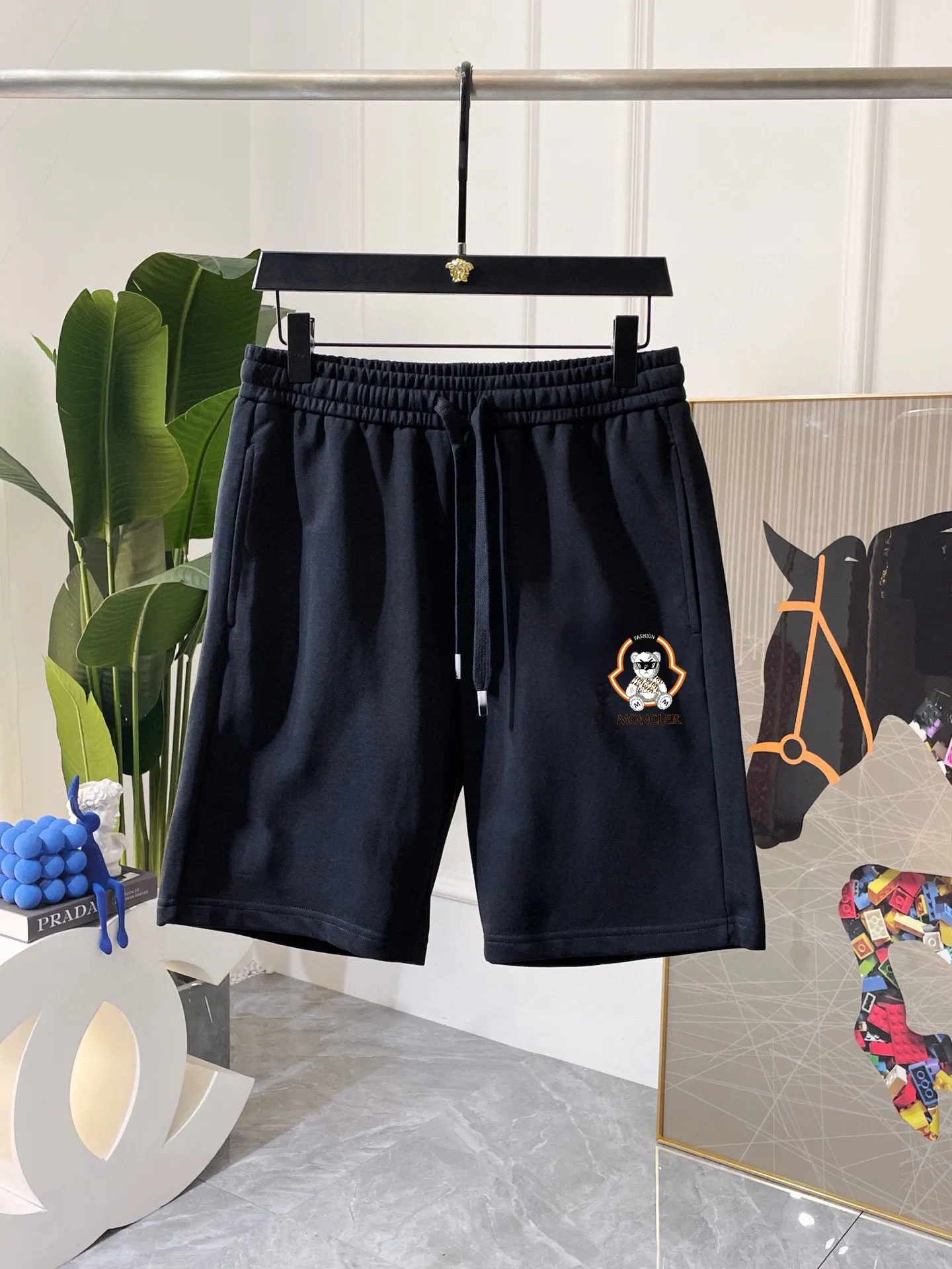 P280 Brand [MONCLER] 2025 new men’s short-sleeved shorts suit! Synchronous sales on the official website! High-end version on the market! It feels delicate and soft! Make you more comfortable to wear! The draped silhouette is awesome! Size: M-5XL (please state your height and weight when placing an order)