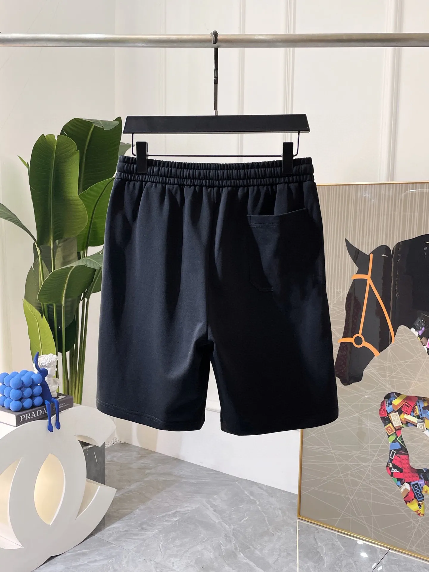 P280 Brand [MONCLER] 2025 new men’s short-sleeved shorts suit! Synchronous sales on the official website! High-end version on the market! It feels delicate and soft! Make you more comfortable to wear! The draped silhouette is awesome! Size: M-5XL (please state your height and weight when placing an order)