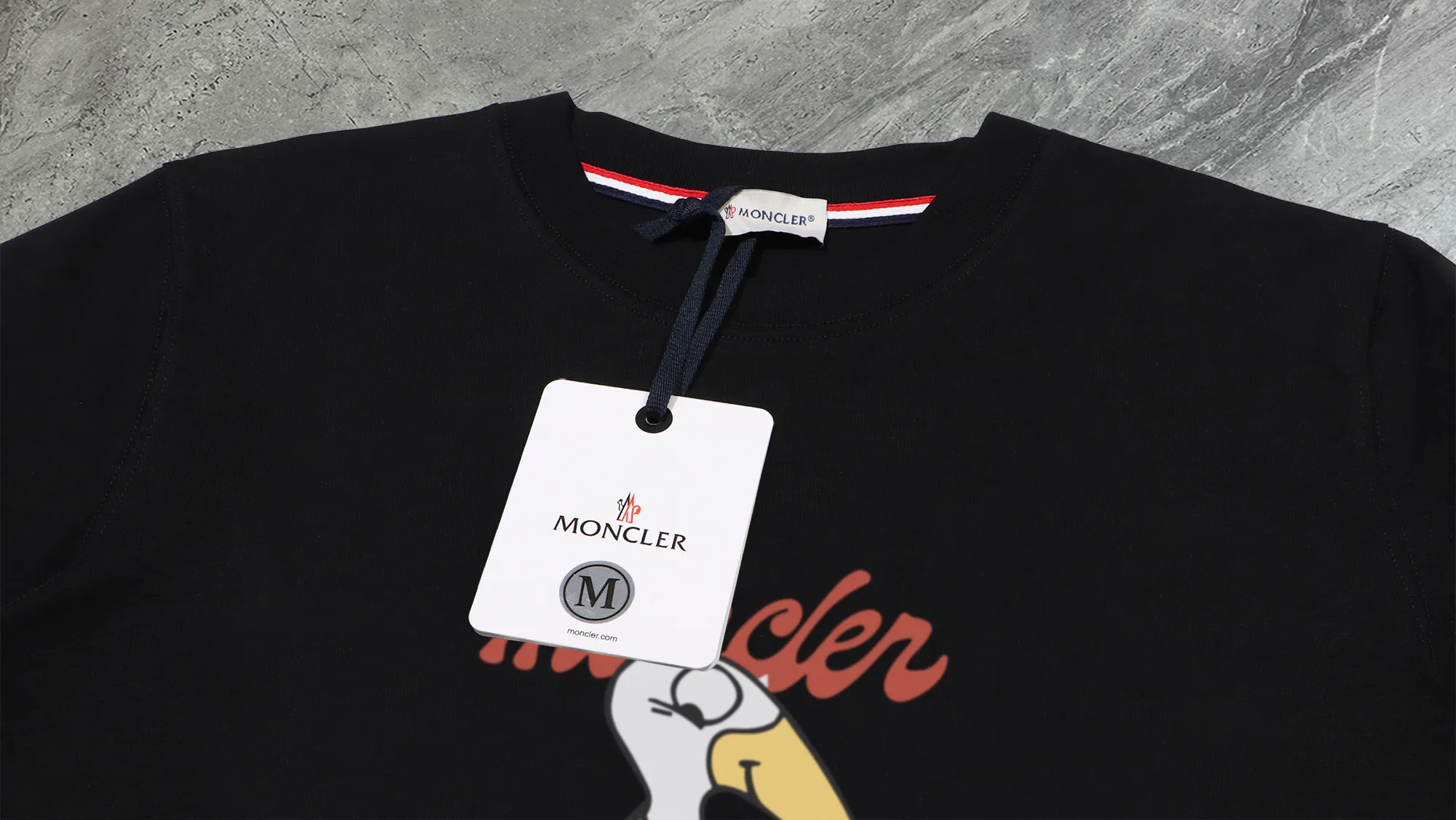 P210 High-version sweatshirt) [Long-term stock] 〖𝐌𝐎𝐍𝐂𝐋𝐄𝐑~Mask〗 Made of 440g heavy-weight fabric. It is different from the market currency. It can be matched with any variety and is properly handsome. 😎The whole dress is made of double waistcoats. The double waistcoats make the whole dress more three-dimensional. Not ordinary factories can do such fine work. 2025 Spring catwalk version of the T stage, on sale at the counter, exquisitely printed round neck terry sweatshirt, high-end double-ply cotton, custom-made stretch ribs, dyed in the same vat, complete with three standards, matched with digital printing patterns and very breathable, same style for men and women, color: black, white, apricot, size: S M L XL 2XL