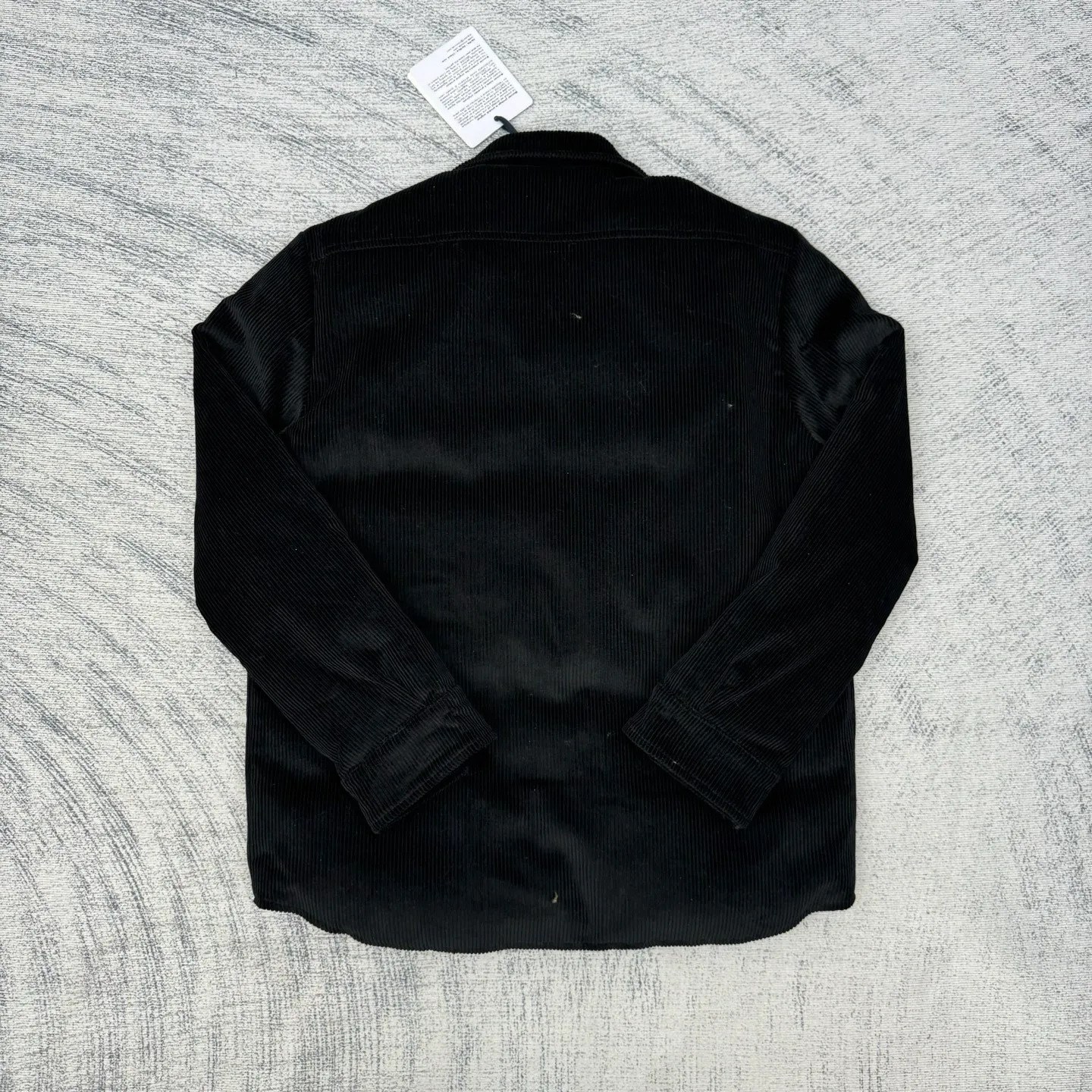 P780 Moncler 25SS new corduroy lapel cotton jacket SIZE 1/2/3/4 This jacket is made of corduroy fabric, with a four-button closure design, two logo pockets on the front, and Moncler’s classic armbands on the sleeves. It has a novel and unique style. The quilted design makes the entire garment warm and high-end. Highly recommended! Color: black green code number: 1 2 3 4