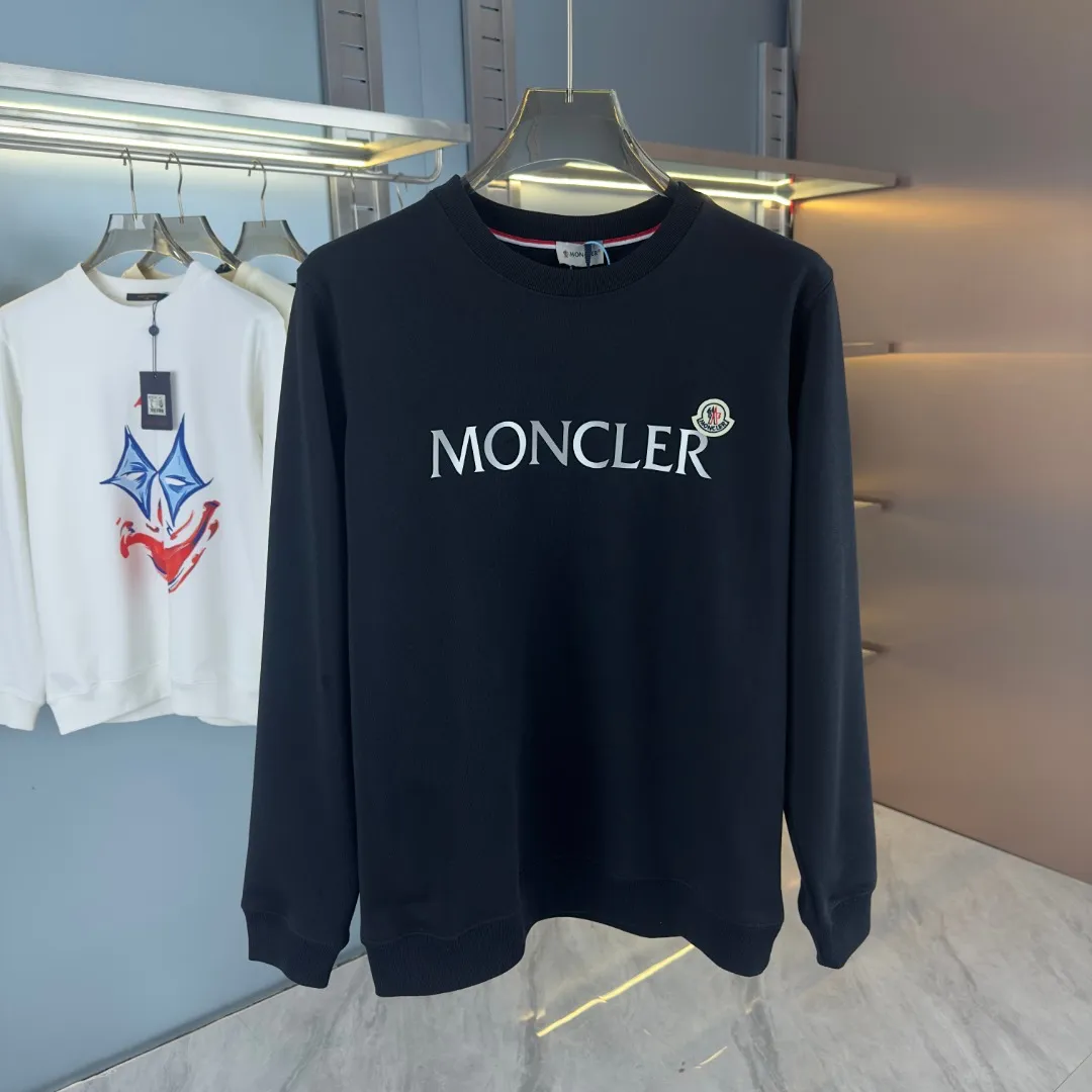 P210 High-version sweatshirt) [Long-term stock] 〖𝐌𝐎𝐍𝐂𝐋𝐄𝐑~Mask〗 Made of 440g heavy-weight fabric. It is different from the market currency. It can be matched with any variety and is properly handsome. 😎The whole dress is made of double waistcoats. The double waistcoats make the whole dress more three-dimensional. Not ordinary factories can do such fine work. 2025 Spring runway version of the T stage, on sale at the counter, round neck terry sweatshirt, high-end double-strand pure cotton, custom-made stretch ribs, dyed in the same vat, complete with three standards, matched with exquisite embroidered LOGO on the chest, simple and advanced, same style for men and women. Color: black, apricot, white, size: S M L XL 2XL