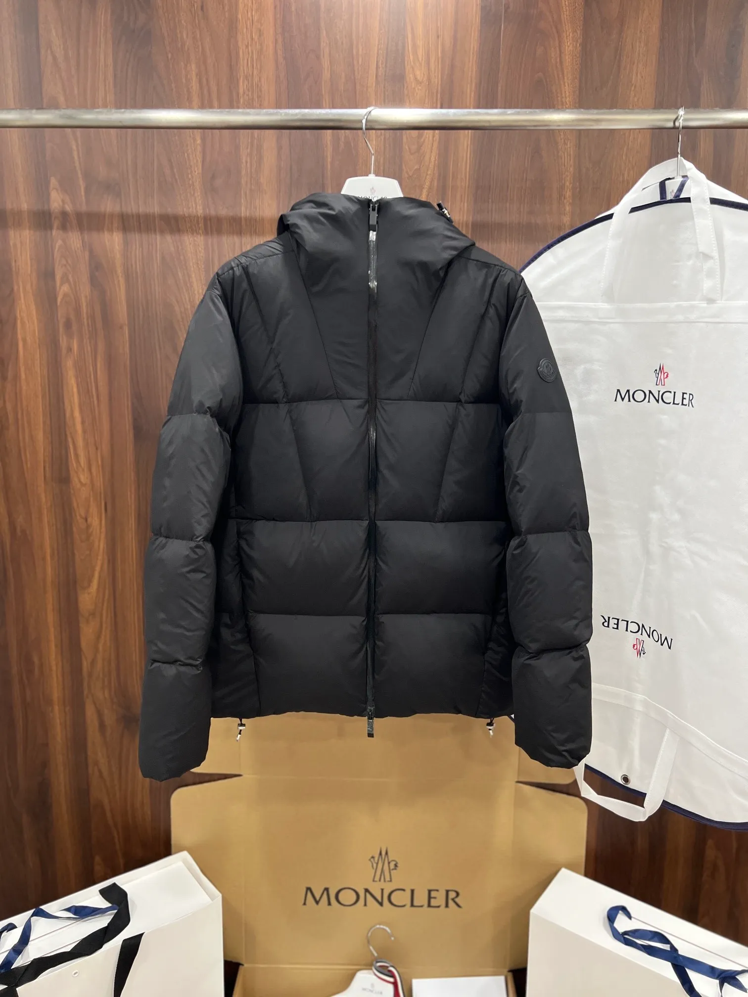 P880 exclusive top version moncler Fusain men's hooded short down jacket color black gray code number 12345