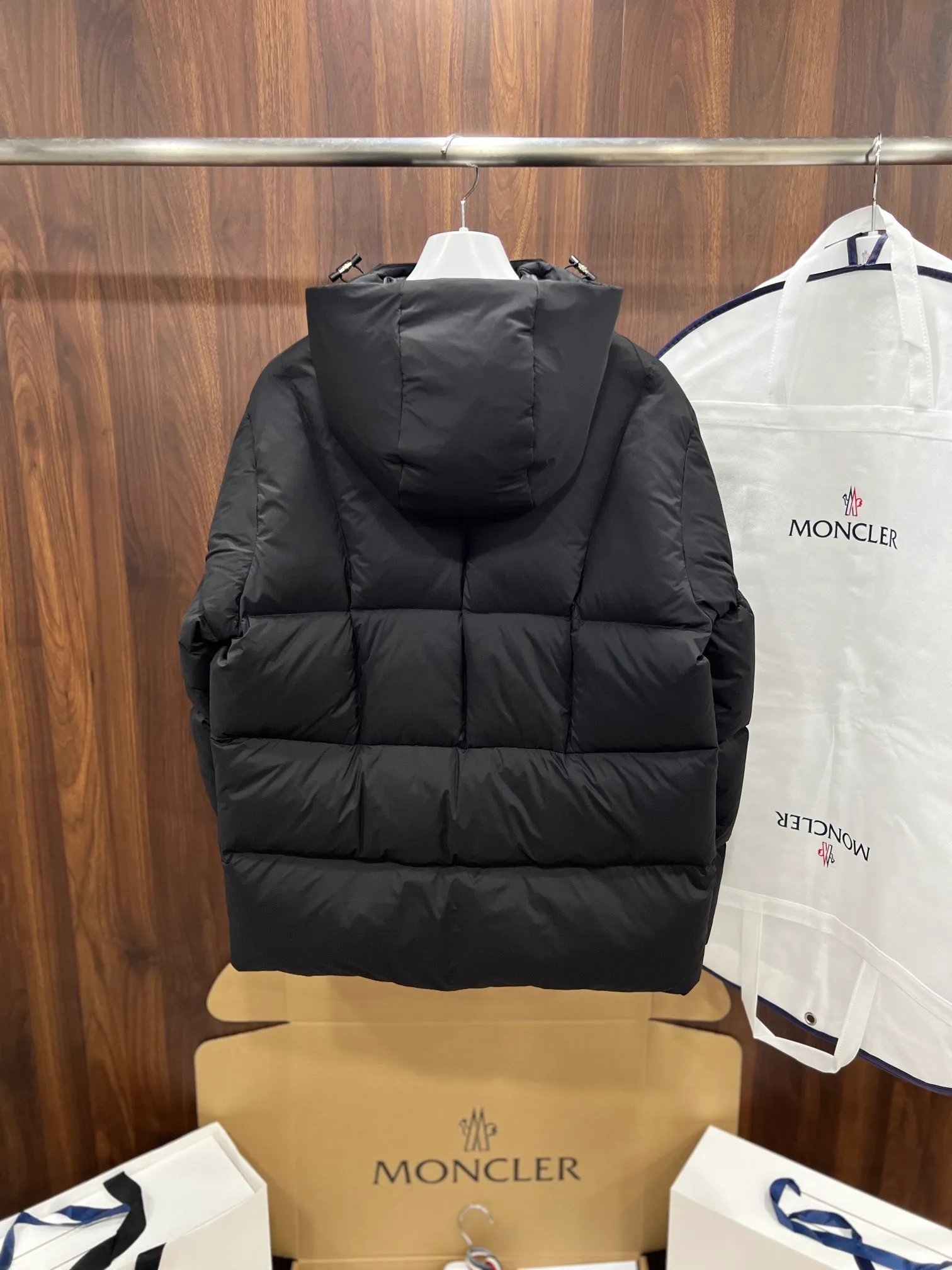 P880 exclusive top version moncler Fusain men's hooded short down jacket color black gray code number 12345