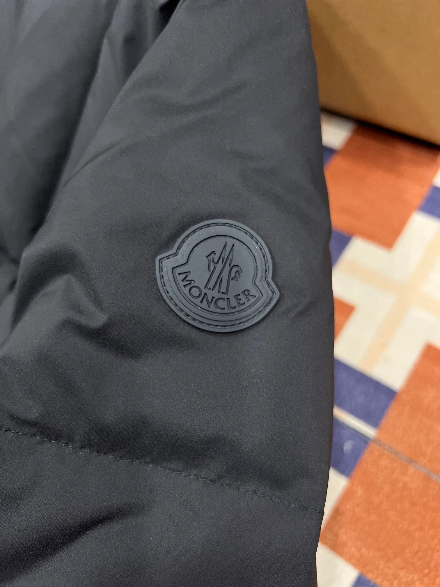 P880 exclusive top version moncler Fusain men's hooded short down jacket color black gray code number 12345