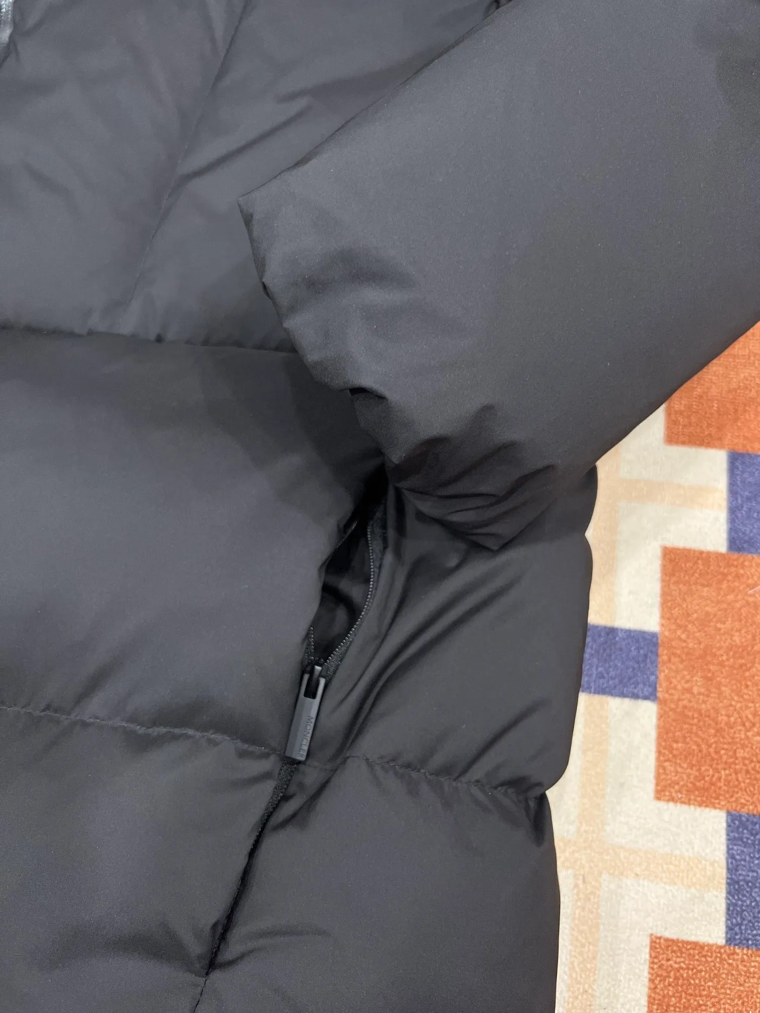 P880 exclusive top version moncler Fusain men's hooded short down jacket color black gray code number 12345