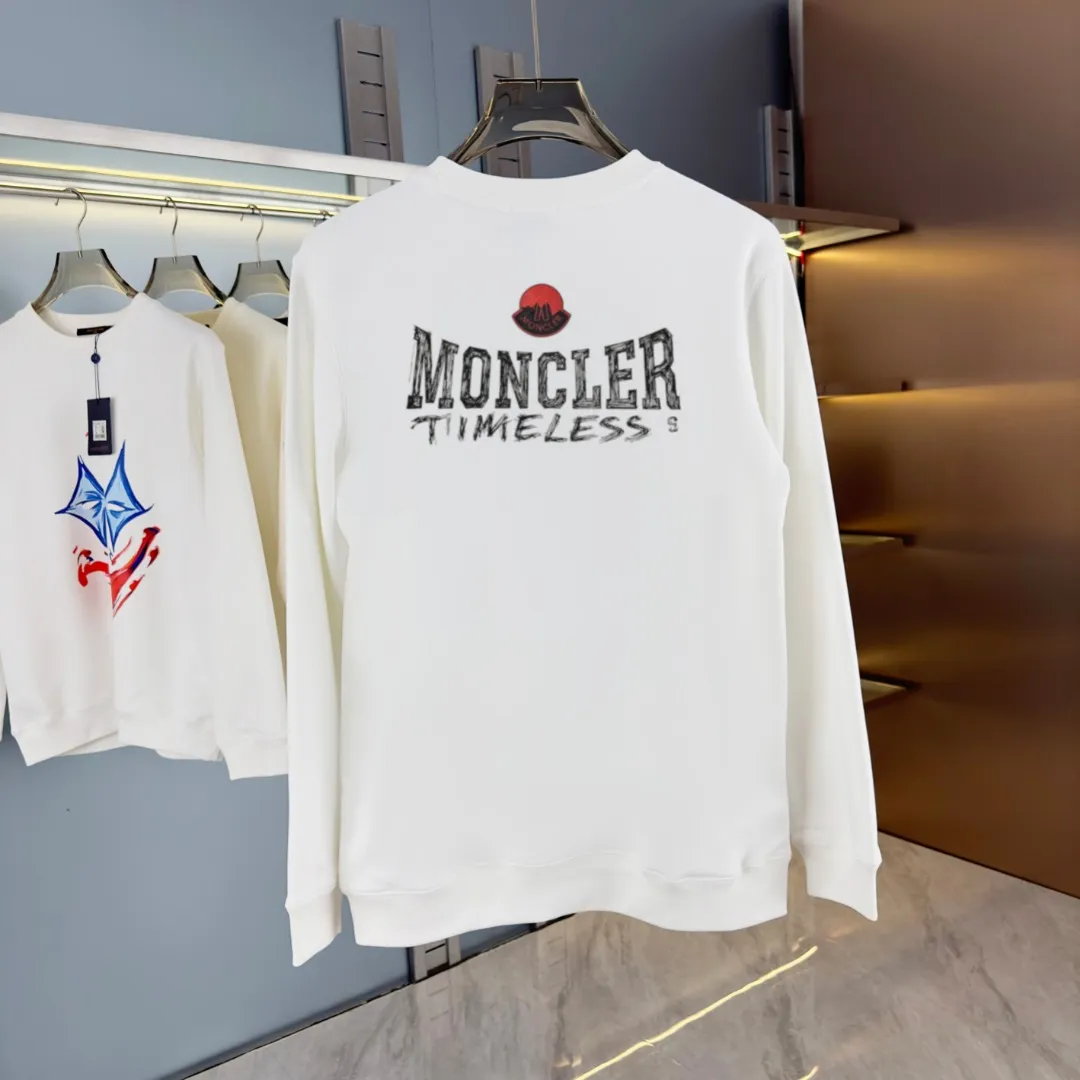 P210 high version sweatshirt) 📦With exclusive packaging📦 [Long-term ready stock] Upgraded version "Mobile phone smart sensor ~ NFC chip armband ~ Directly to the official website for anti-counterfeiting" 〖 𝐌𝐎𝐍𝐂𝐋𝐄𝐑 ~ Mouth covering〗 2025 new high quality, using 450 grams of heavyweight fabric Different from the market currency, you can mix and match everything at will and you will be handsome😎The whole clothes is made of double waistcoats. The double waistcoats make the whole dress more three-dimensional. It is not an ordinary factory that can do such fine work. 2025 autumn and winter new style, on sale at the counter, exquisite printed round neck terry sweatshirt. High-end double-ply cotton. Customized stretch ribs are dyed in the same vat. Three standards are complete. It is matched with digital printing patterns and is very breathable. Same style for men and women. Color: black, white, apricot. Size: S M L XL 2XL