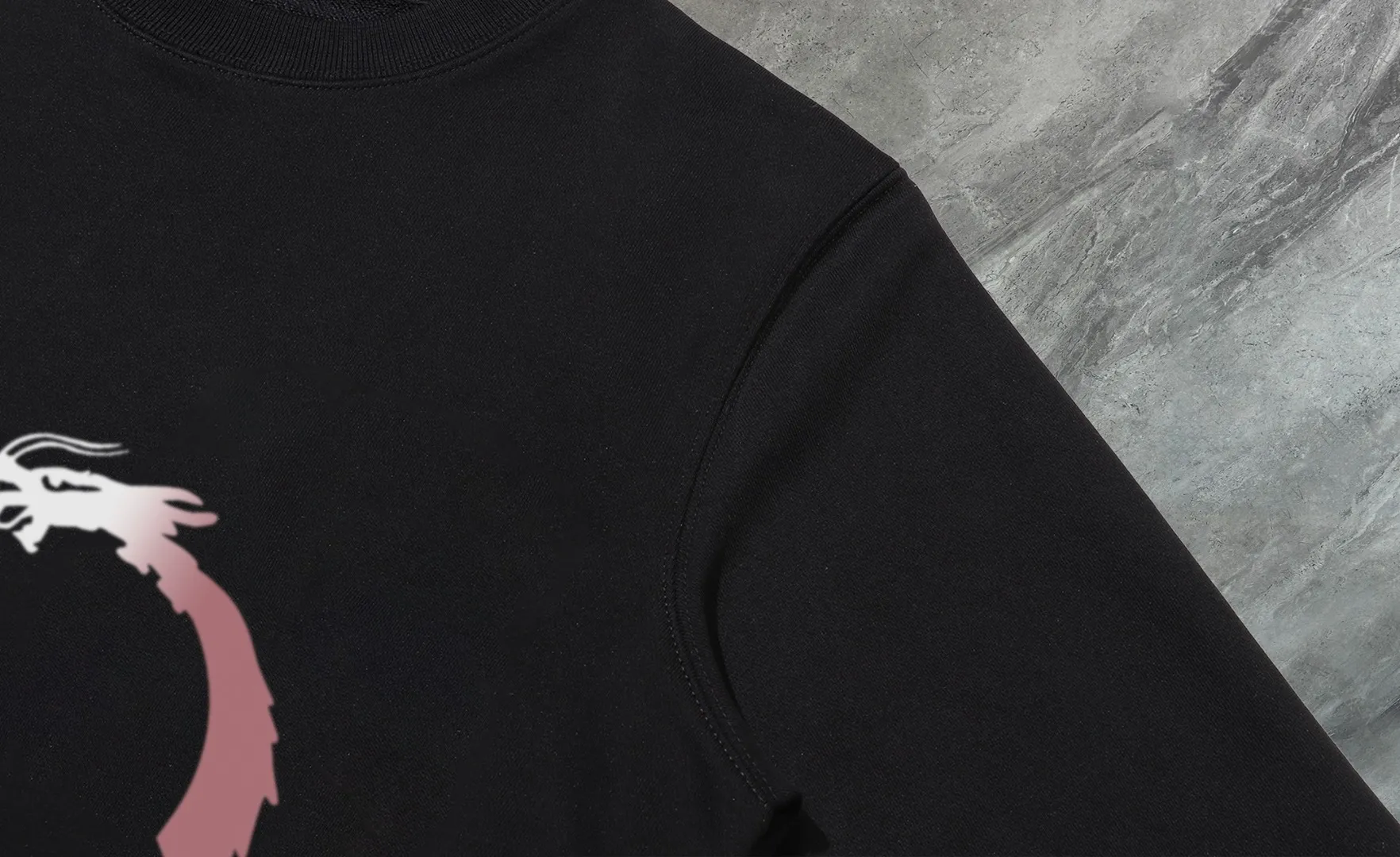P210 High-version sweatshirt) [Long-term stock] 〖𝐌𝐎𝐍𝐂𝐋𝐄𝐑~Mask〗 Made of 440g heavy-weight fabric. It is different from the market currency. It can be matched with any variety and is properly handsome. 😎The whole dress is made of double waistcoats. The double waistcoats make the whole dress more three-dimensional. Not ordinary factories can do such fine work. 2025 Spring runway version of the T stage, on sale at the counter, round neck terry sweatshirt, high-end double-strand pure cotton, custom-made stretch ribs, dyed in the same vat, complete with three standards, matched with exquisite embroidered LOGO on the chest, simple and advanced, same style for men and women. Color: black, apricot, white, size: S M L XL 2XL