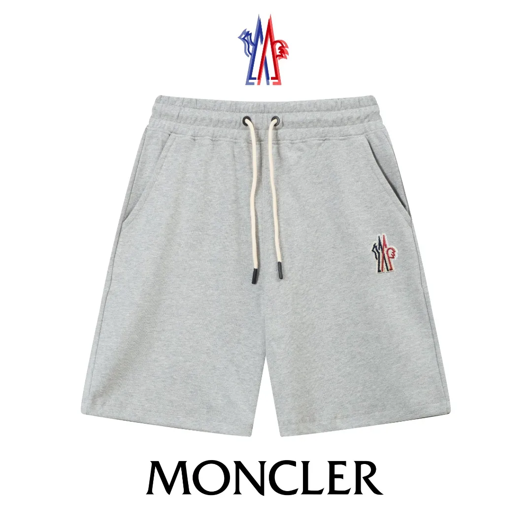 P230 (top version, currency difference) ✨Moncler/Moncler SS show style Slim-fitting lines and simple printed letter Logo trendy shorts for men and women Compatible with all body shapes Black and white drawstring design on the waist elastic band Customized drawstring pockets with diagonal pocket design on both sides There is also a small pocket on the back Color: black gray Size S-XL