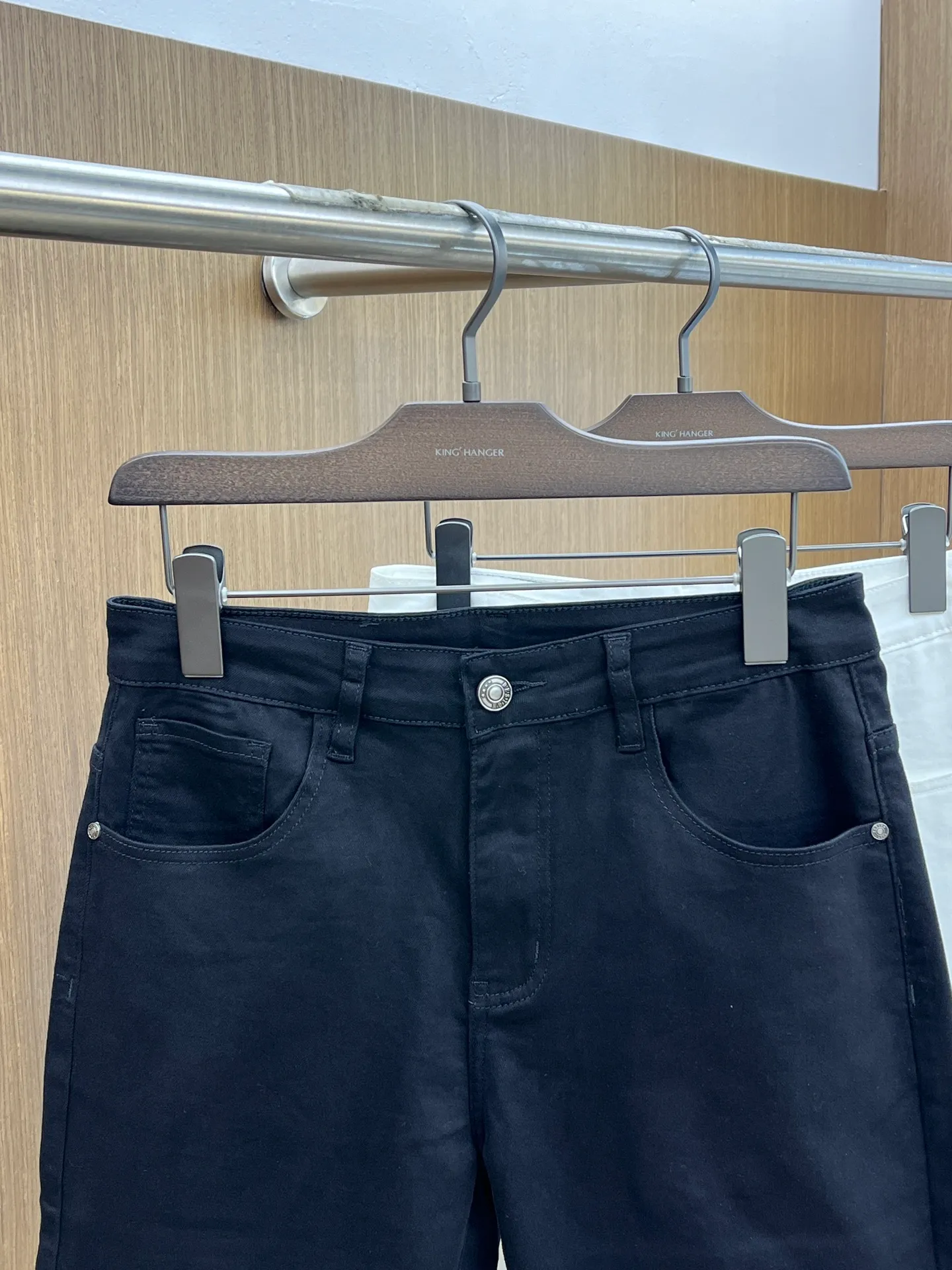 P270 🌸🌸 Moncler elastic slimming straight-leg pants, denim shorts, thin!  Very high-quality, stretch jeans can also be very comfortable... Super stretch and super handsome jeans! Heavy wash water elasticity...! You will be amazed by the clever design of these jeans! ! A pair of jeans cut from original cloth, light color, unique charm, made of high-quality cotton fabric, with frayed design and patch embroidery embellishment details. The fabric is comfortable, soft and can be matched casually. The comfort represents its interpretation of fashion and leisure. The details reflect the brand's pursuit of quality, with a bit of a hedonist flavor. It pays great attention to details and restores the texture of top-grade hardware. . Showing a sense of luxury and fashion. . Very worth buying. Size: Size: 29-38. . (No 35, 37)