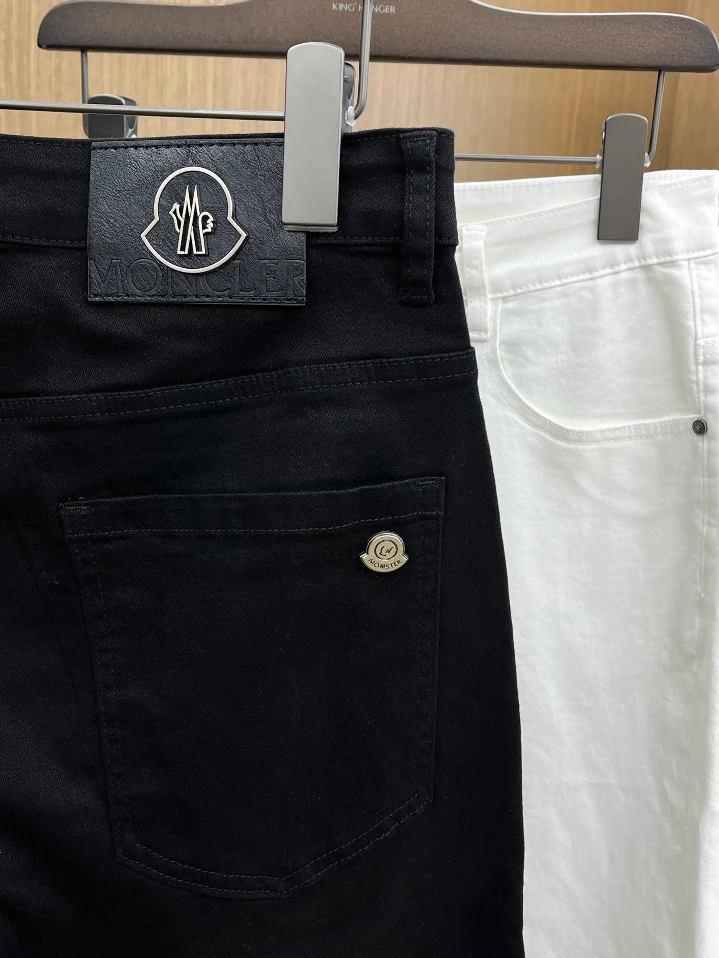 P270 🌸🌸 Moncler elastic slimming straight-leg pants, denim shorts, thin!  Very high-quality, stretch jeans can also be very comfortable... Super stretch and super handsome jeans! Heavy wash water elasticity...! You will be amazed by the clever design of these jeans! ! A pair of jeans cut from original cloth, light color, unique charm, made of high-quality cotton fabric, with frayed design and patch embroidery embellishment details. The fabric is comfortable, soft and can be matched casually. The comfort represents its interpretation of fashion and leisure. The details reflect the brand's pursuit of quality, with a bit of a hedonist flavor. It pays great attention to details and restores the texture of top-grade hardware. . Showing a sense of luxury and fashion. . Very worth buying. Size: Size: 29-38. . (No 35, 37)