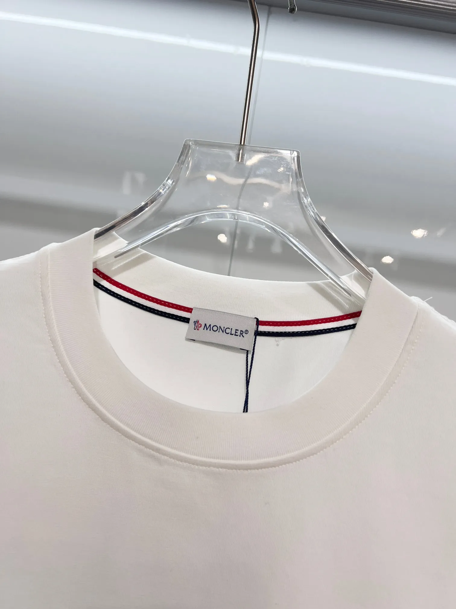 P150 MONCLER/muzzled 300g pure cotton round neck short-sleeved T-shirt. Brand classic. Three-dimensional monster offset letter LOGO embossing process. 2025ss official synchronization. High version. High quality. Fashionable personality. Versatile trend. Pure original quality. Original fabric. Tag. Collar label. Washed wheat. Three labels complete. Color: Black. White. Size: S M L XL XXL