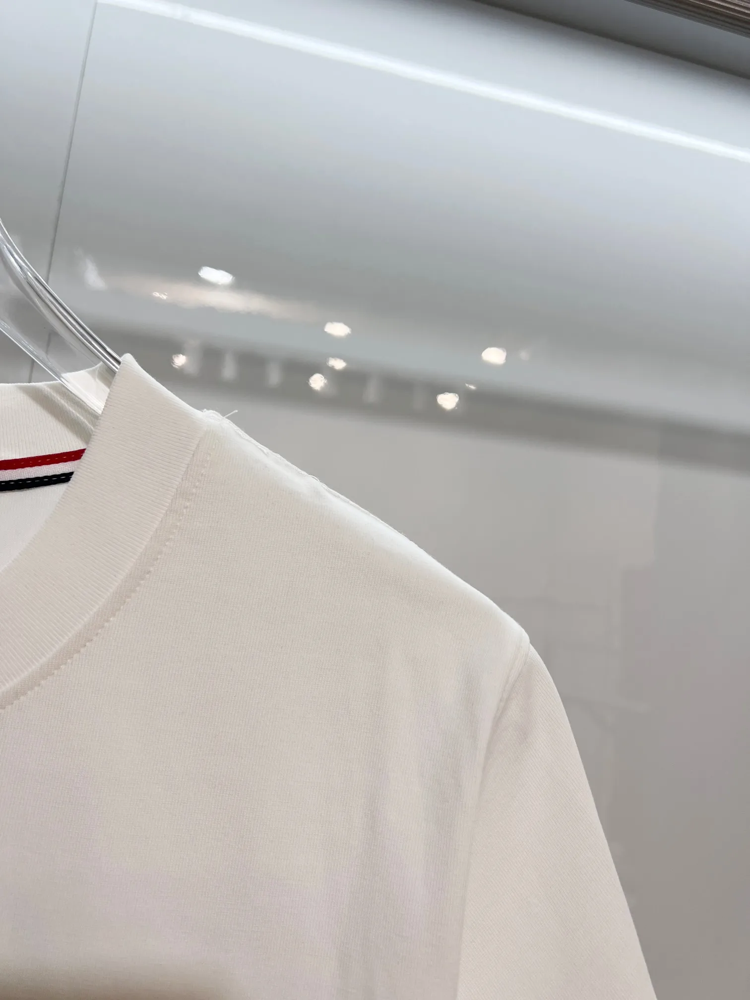 P150 MONCLER/muzzled 300g pure cotton round neck short-sleeved T-shirt. Brand classic. Three-dimensional monster offset letter LOGO embossing process. 2025ss official synchronization. High version. High quality. Fashionable personality. Versatile trend. Pure original quality. Original fabric. Tag. Collar label. Washed wheat. Three labels complete. Color: Black. White. Size: S M L XL XXL