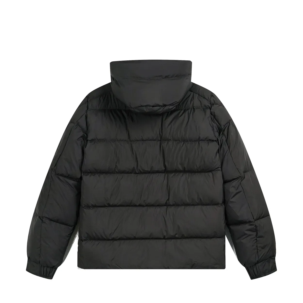 P800 top version] Detailed picture of large quantity of Moncler down jacket. It adopts a detachable hood design, button placket, and the overall style is fluffy and has good warmth retention. The brand's iconic badge on the sleeve arm is one of the identifying features. It has achieved a series of misunderstandings such as the original NFC inductive anti-counterfeiting chip, the national standard 95% pure white duck down, the exclusive use of top-grade down on the market, and never fake goose down. Perfect filling using direct velvet filling technology, the fluffy texture is very good. The lightness, warmth and cold protection ability are improved to the maximum. The original processing factory produces electroplated hardware, all customized by the original factory, and not all types of replicas on the market. Style number: 5606# Color: black Code number: 1.2.3.4.5