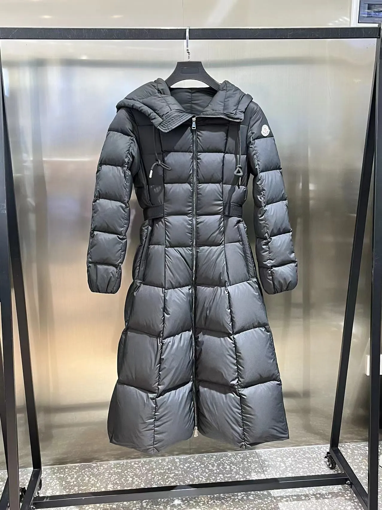 P1060 🆕❤️Mo＊cⅠer 2️⃣0️⃣2️⃣4️⃣🆕New autumn and winter down jacket👇👇👇 Moncler/Moncler/Moncler 23 new autumn and winter Faucon long hooded slim down jacket jacket for women👏🏻, counter quality, first-class craftsmanship, original hardware Original washing water label with impeccable details 🐮 Color: Black Size: 0123