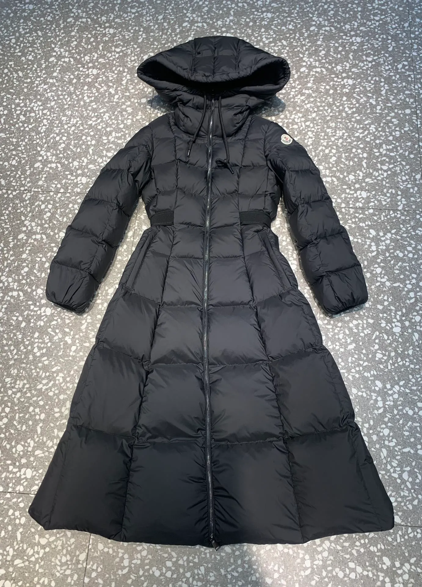 P1060 🆕❤️Mo＊cⅠer 2️⃣0️⃣2️⃣4️⃣🆕New autumn and winter down jacket👇👇👇 Moncler/Moncler/Moncler 23 new autumn and winter Faucon long hooded slim down jacket jacket for women👏🏻, counter quality, first-class craftsmanship, original hardware Original washing water label with impeccable details 🐮 Color: Black Size: 0123