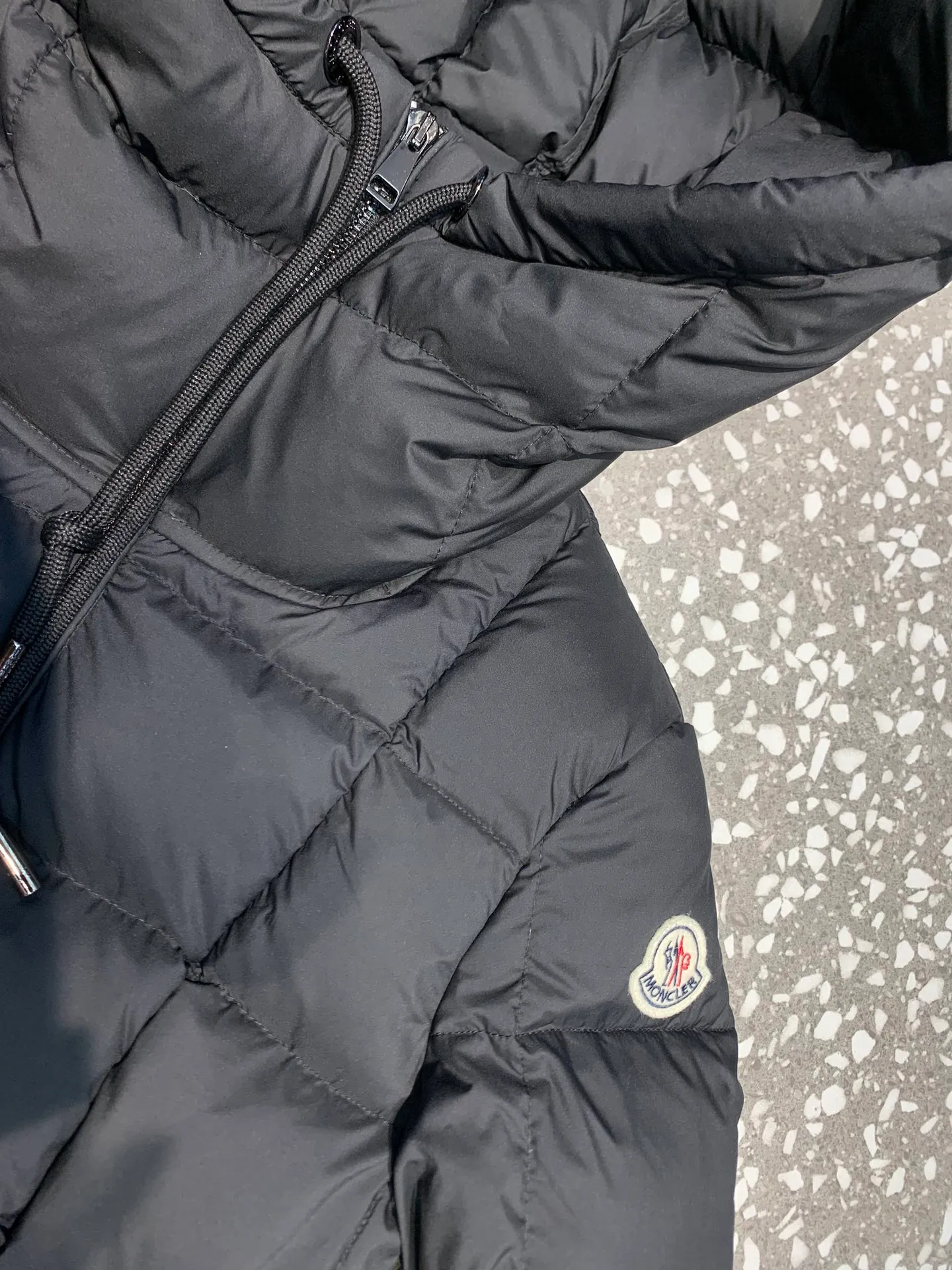 P1060 🆕❤️Mo＊cⅠer 2️⃣0️⃣2️⃣4️⃣🆕New autumn and winter down jacket👇👇👇 Moncler/Moncler/Moncler 23 new autumn and winter Faucon long hooded slim down jacket jacket for women👏🏻, counter quality, first-class craftsmanship, original hardware Original washing water label with impeccable details 🐮 Color: Black Size: 0123