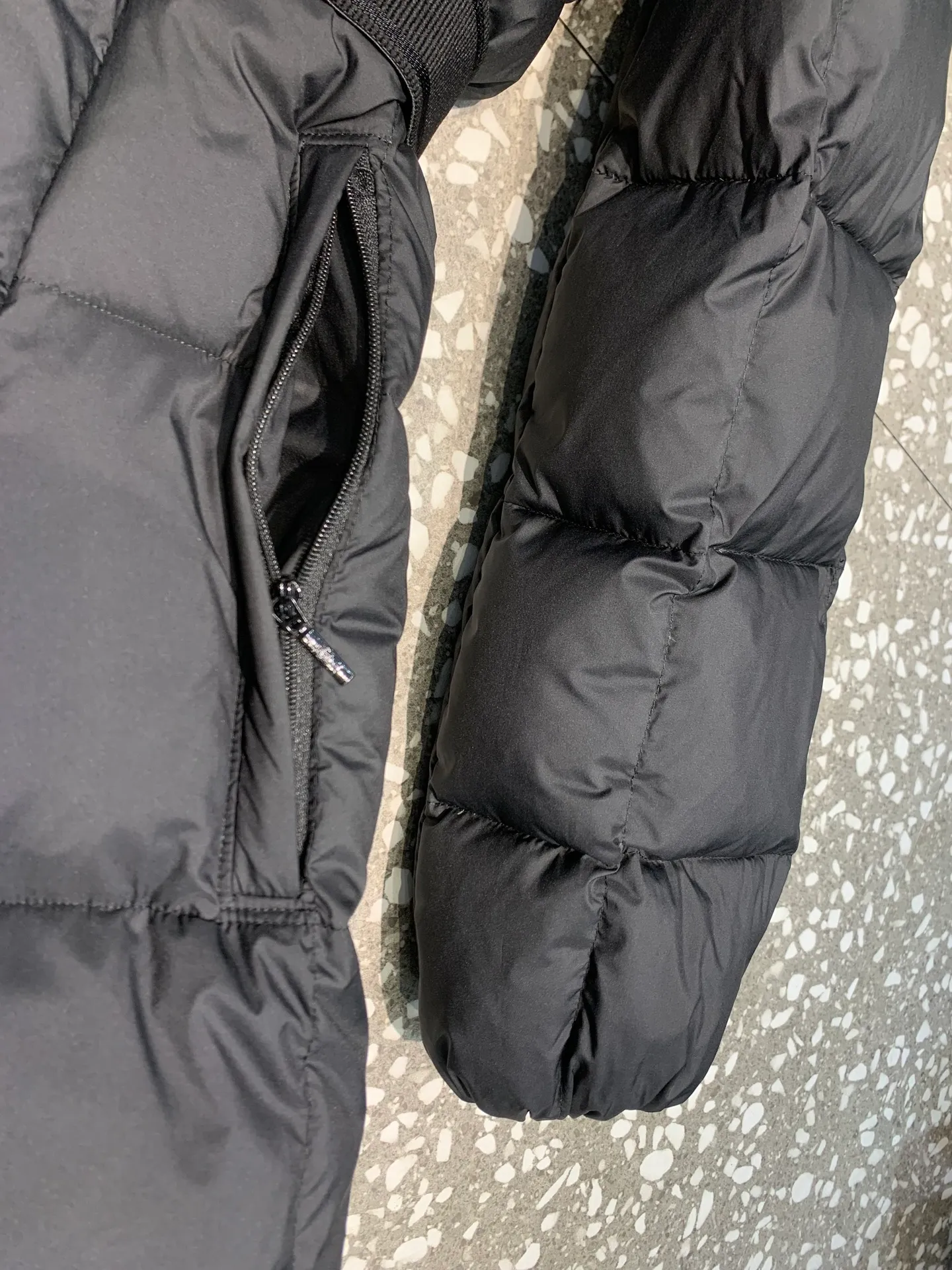 P1060 🆕❤️Mo＊cⅠer 2️⃣0️⃣2️⃣4️⃣🆕New autumn and winter down jacket👇👇👇 Moncler/Moncler/Moncler 23 new autumn and winter Faucon long hooded slim down jacket jacket for women👏🏻, counter quality, first-class craftsmanship, original hardware Original washing water label with impeccable details 🐮 Color: Black Size: 0123