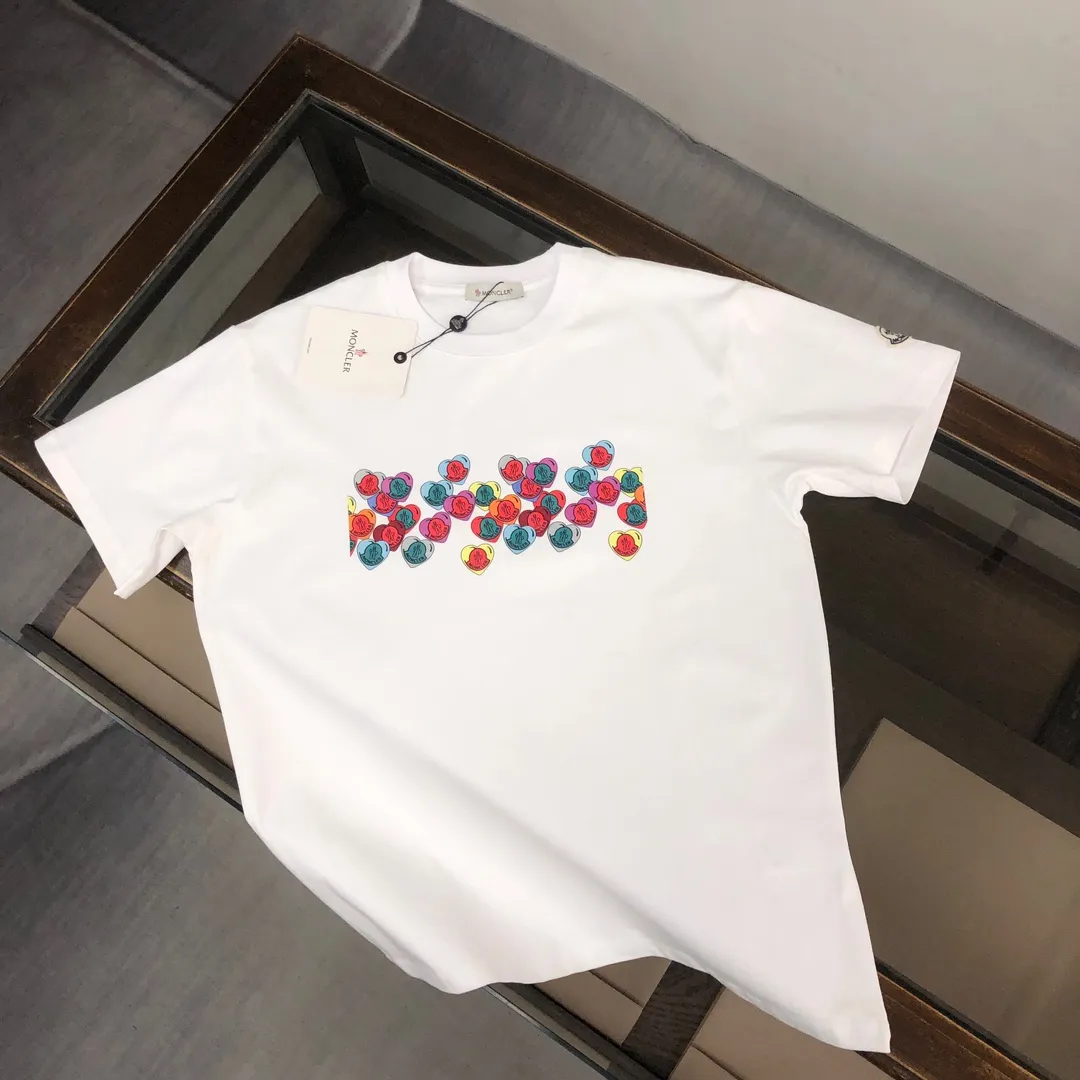 P160 🔥MONCLER The latest short-sleeved T-shirt for couples ~ Contrasting love heart print design ~ The fabric upper body is comfortable and breathable, not stiff, slim cut, made of high-end custom-made pure cotton fabric! The upper body is comfortable and stylish, and it can be worn alone as an inner layer. It is a must-have for fashionistas! ! ! Color: black white Size: S～XL (loose version, please state your height and weight when placing an order)