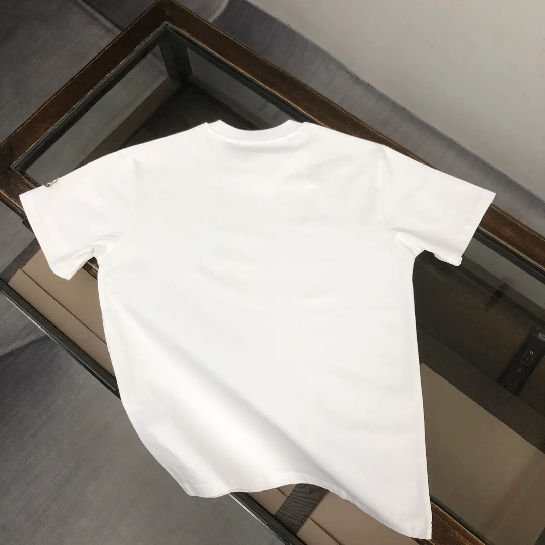 P160 🔥MONCLER The latest short-sleeved T-shirt for couples ~ Contrasting love heart print design ~ The fabric upper body is comfortable and breathable, not stiff, slim cut, made of high-end custom-made pure cotton fabric! The upper body is comfortable and stylish, and it can be worn alone as an inner layer. It is a must-have for fashionistas! ! ! Color: black white Size: S～XL (loose version, please state your height and weight when placing an order)