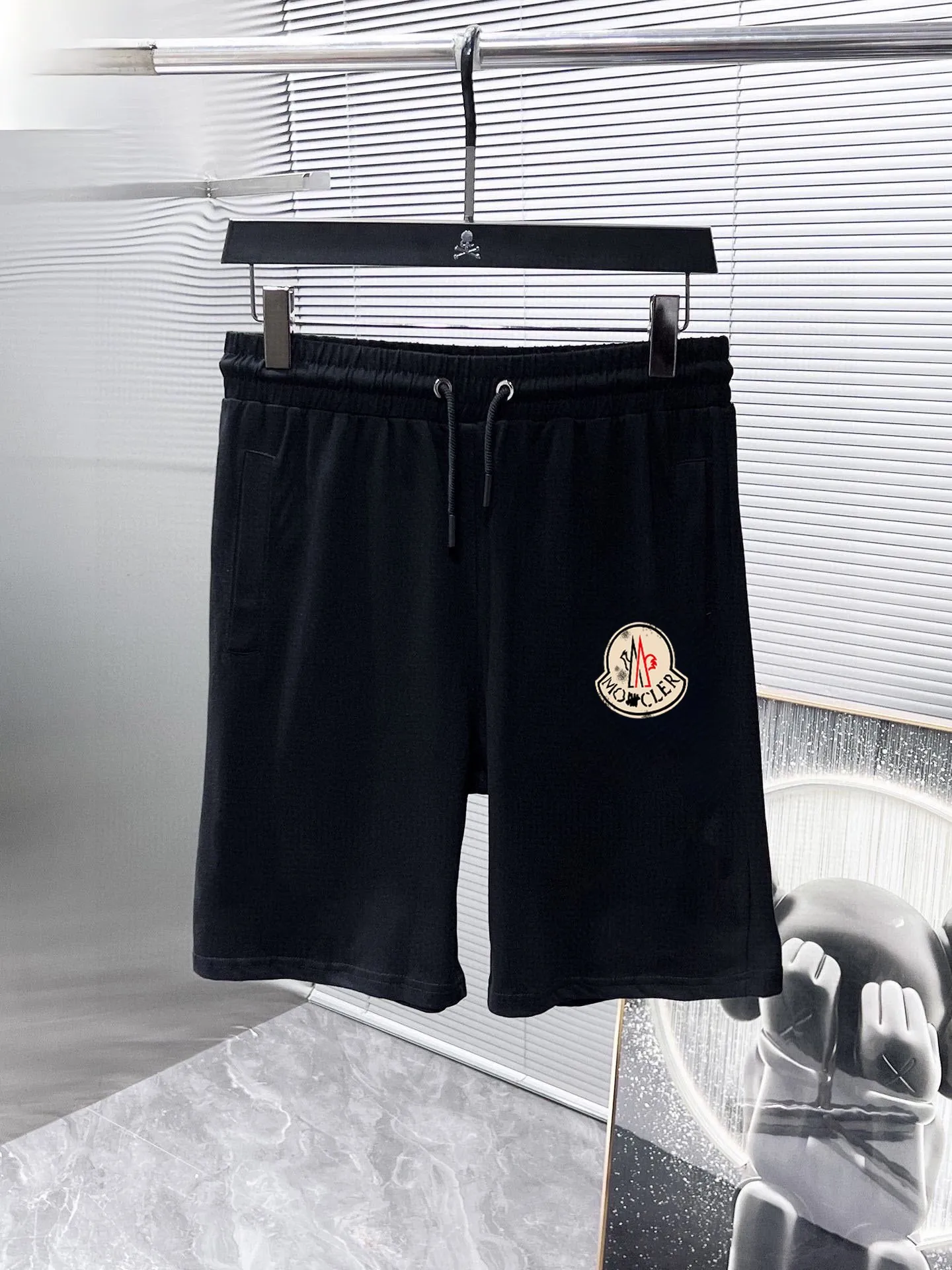 P290 Brand [MONCLER] 2025 new men’s short-sleeved shorts suit! Synchronous sales on the official website! High-end version on the market! It feels delicate and soft! Make you more comfortable to wear! The draped silhouette is awesome! Size: M-5XL (please state your height and weight when placing an order)