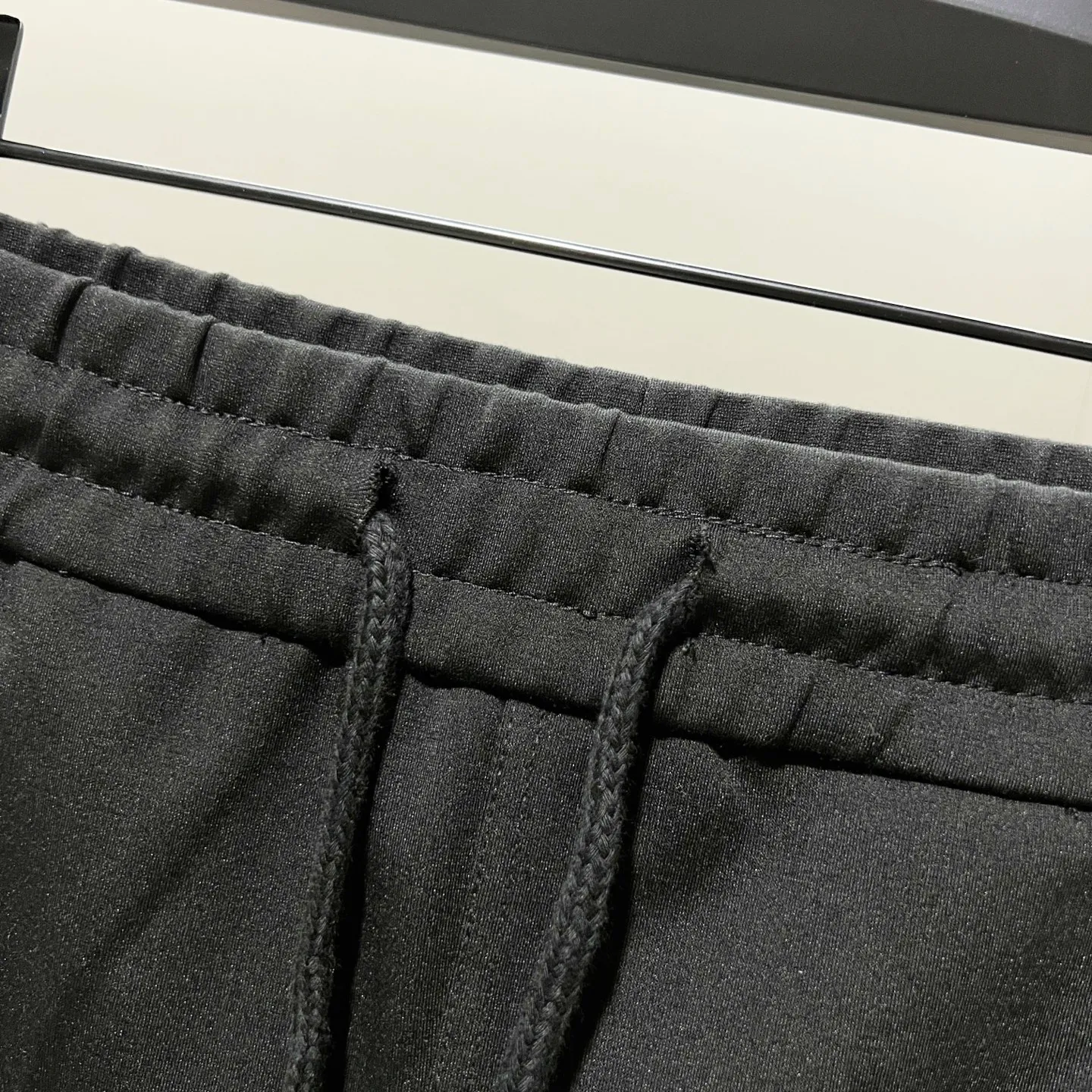 P230 MONCLER/muzzle Customized fabric suit casual sweatpants Simple side webbing splicing craftsmanship small chapter logo LOGO Official synchronization High version High quality Fashion personality Versatile trend Pure original quality Original fabric Hang tag Collar label Washed wheat Complete three standards Color: Black. Blue. Gray. Size: S-2XL