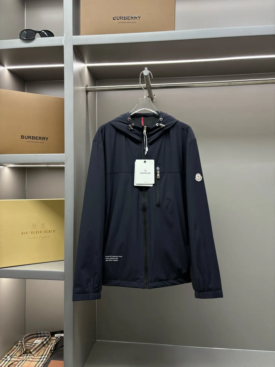 P560 Moncler new letter cotton jacket original fabric original accessories official same style Made of imported polyester fabric, customized fabric dyed in the same vat. Very comfortable and smooth to the touch. Very wide and stylish. Will not deform after long-term wear. Produced by a first-line brand factory. The label is full and textured. The latest style for autumn and winter. Fashionable and personalized. Super versatile and good-looking. Very suitable for both men and women. A must-have for everyone. Color: Black Royal Blue Size: L-4XL