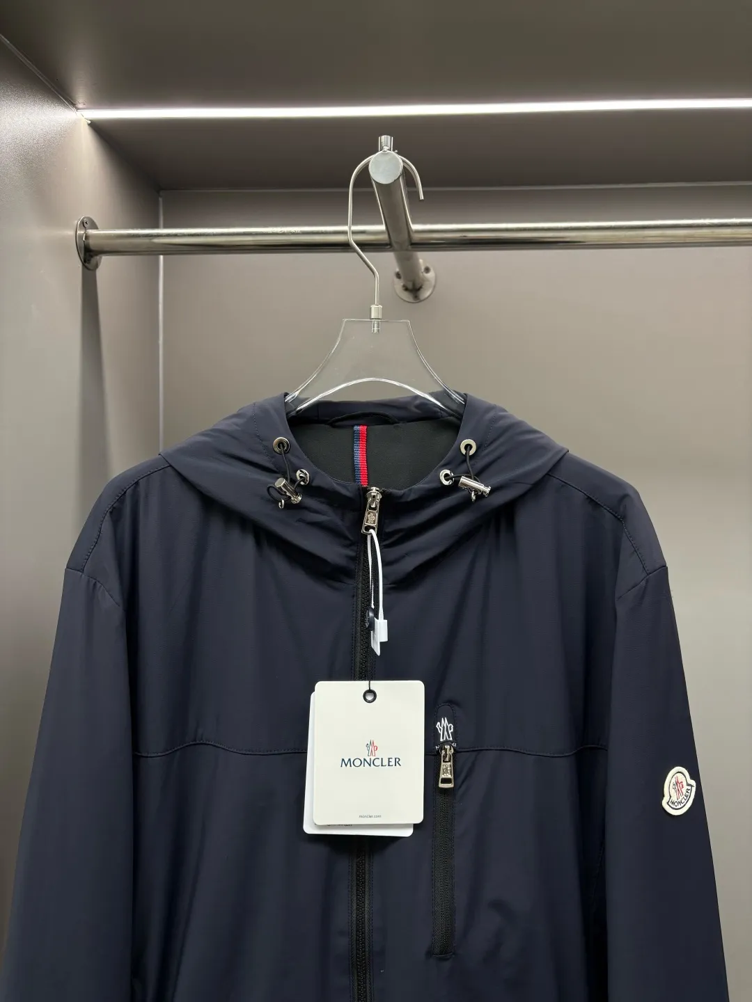 P560 Moncler new letter cotton jacket original fabric original accessories official same style Made of imported polyester fabric, customized fabric dyed in the same vat. Very comfortable and smooth to the touch. Very wide and stylish. Will not deform after long-term wear. Produced by a first-line brand factory. The label is full and textured. The latest style for autumn and winter. Fashionable and personalized. Super versatile and good-looking. Very suitable for both men and women. A must-have for everyone. Color: Black Royal Blue Size: L-4XL